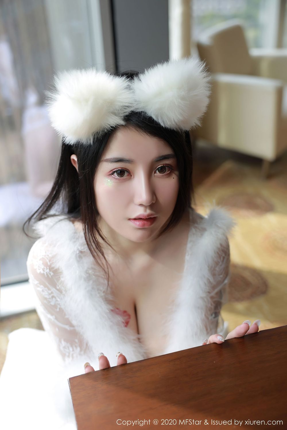 新人模特美七Mia - 猫女郎制服装扮性感写真