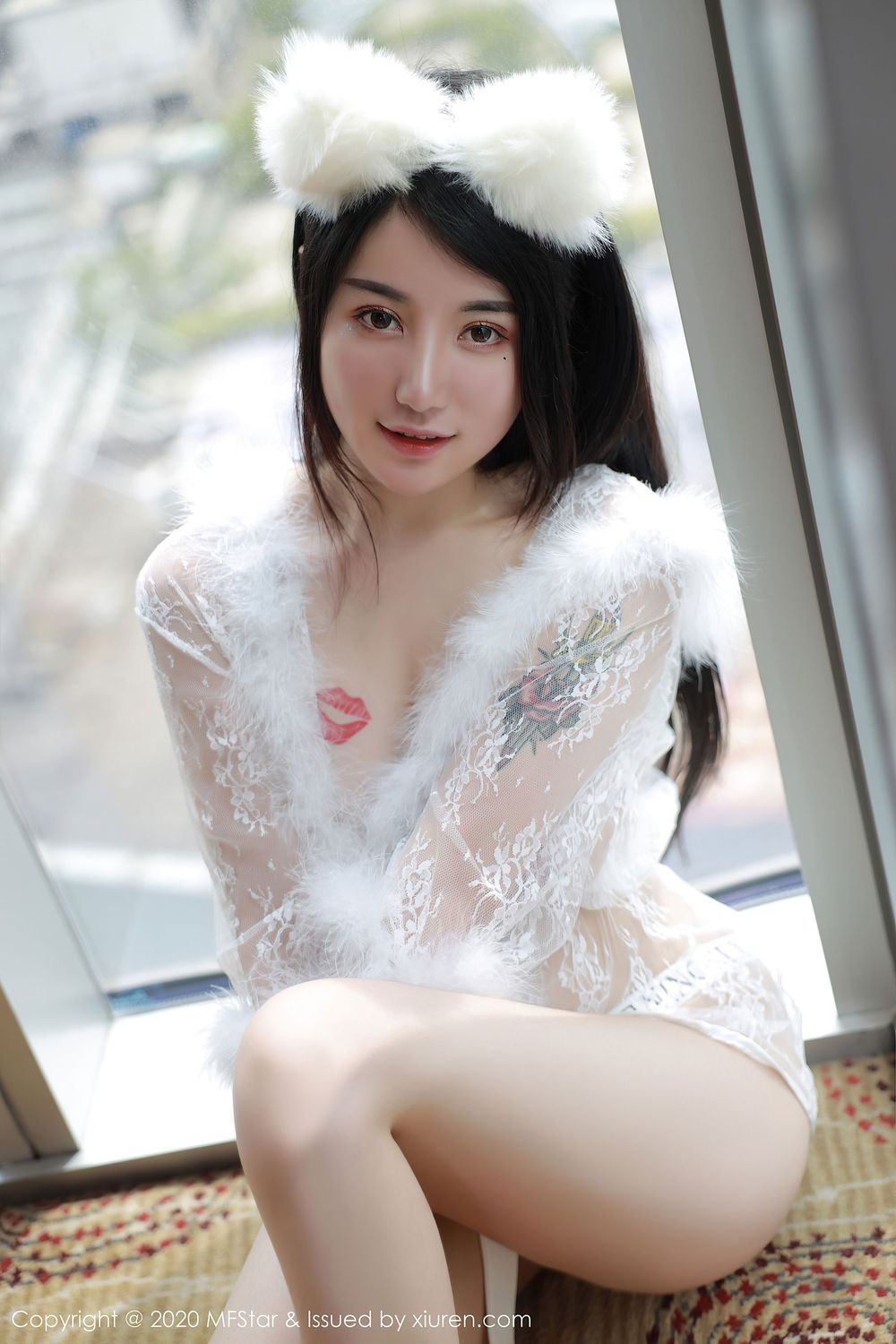 新人模特美七Mia - 猫女郎制服装扮性感写真