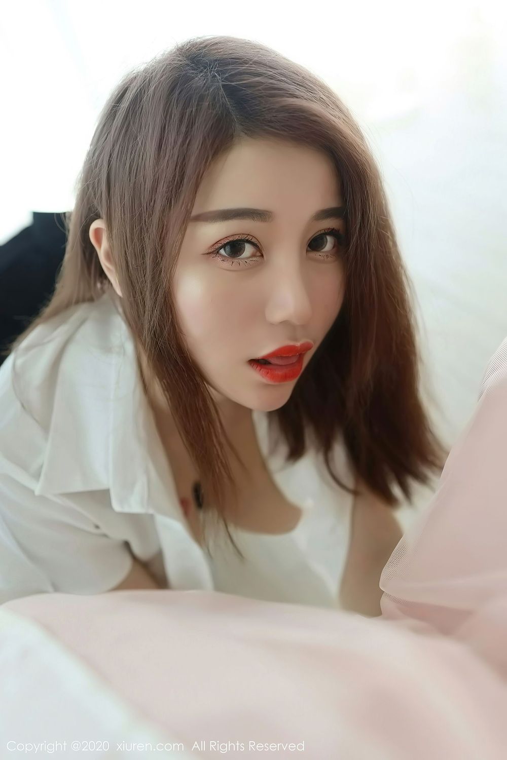 美女模特美七Mia - 白衬衫黑短裙制服系列大尺度三亚旅拍
