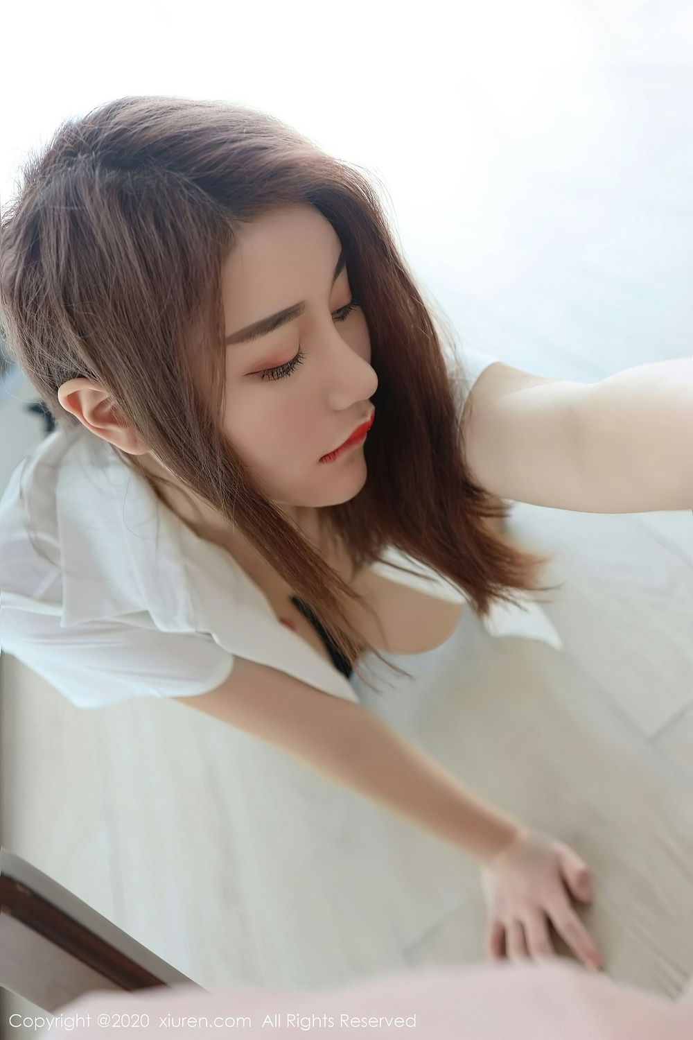 美女模特美七Mia - 白衬衫黑短裙制服系列大尺度三亚旅拍