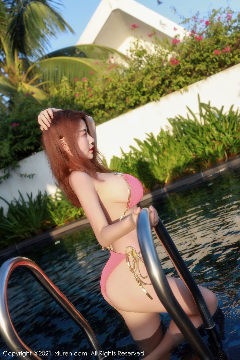 美女模特美七Mia - 泳池红色泳衣湿身系列三亚旅拍