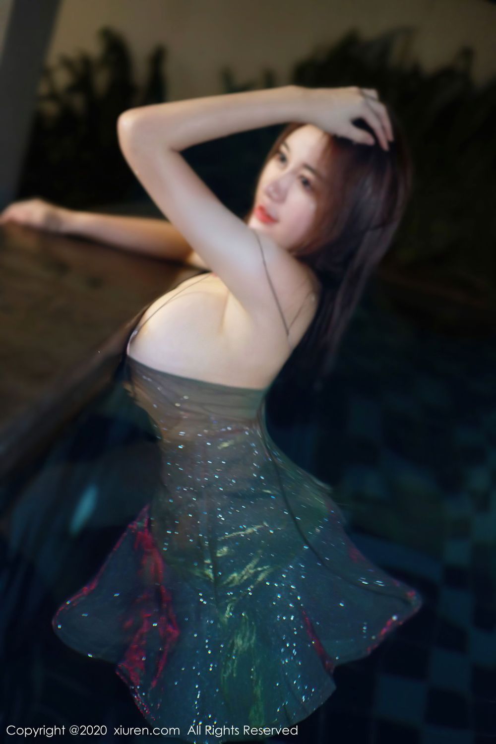 美女模特美七Mia - 泳池闪亮连衣裙湿身系列写真