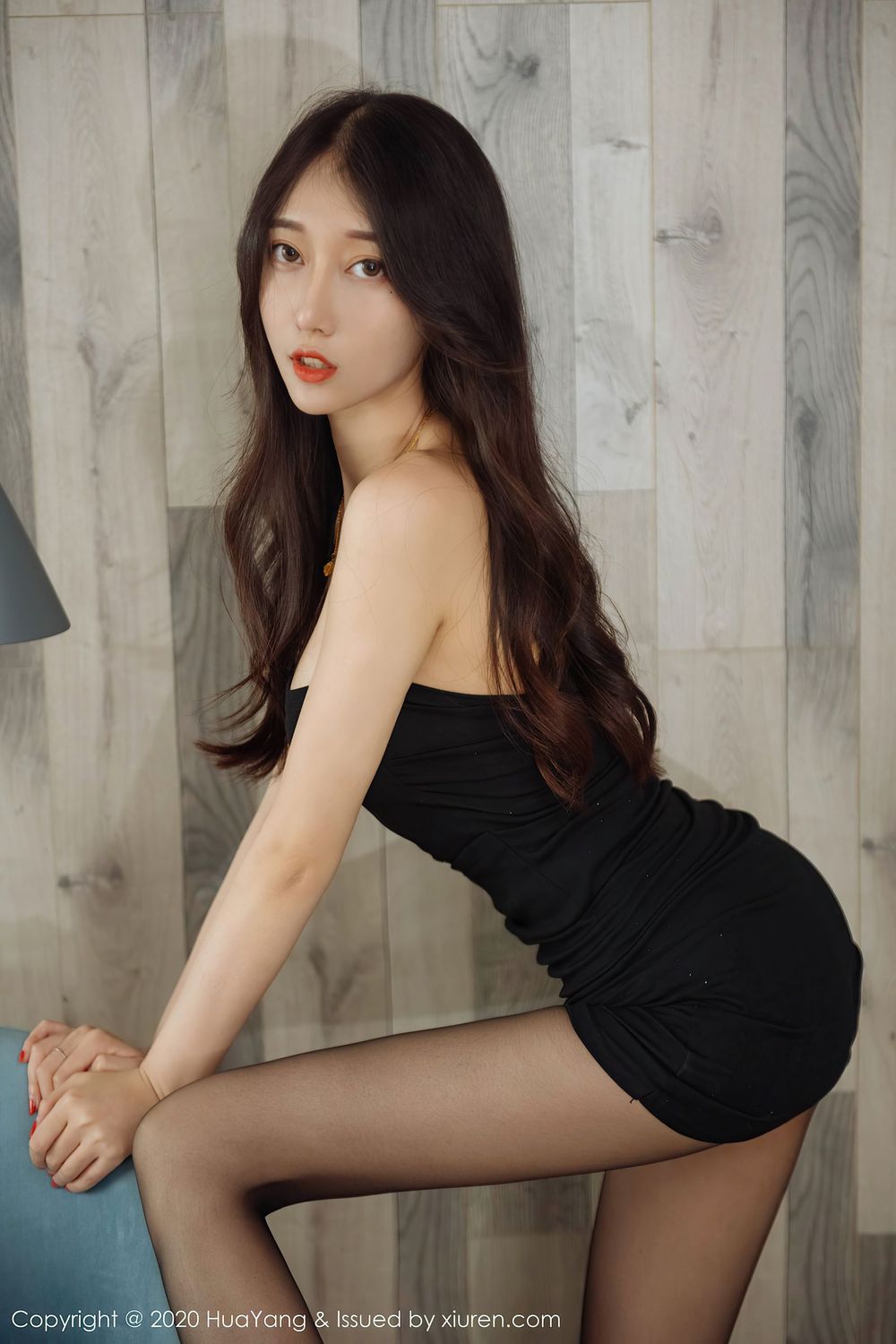 丽质模特玥儿玥er - 黑丝美腿豹纹系列欲说还羞写真