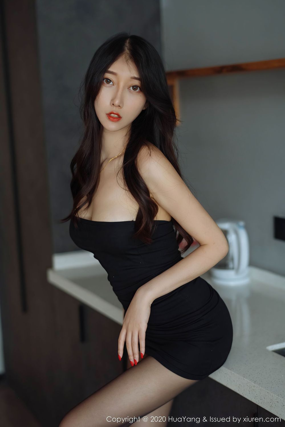 丽质模特玥儿玥er - 黑丝美腿豹纹系列欲说还羞写真