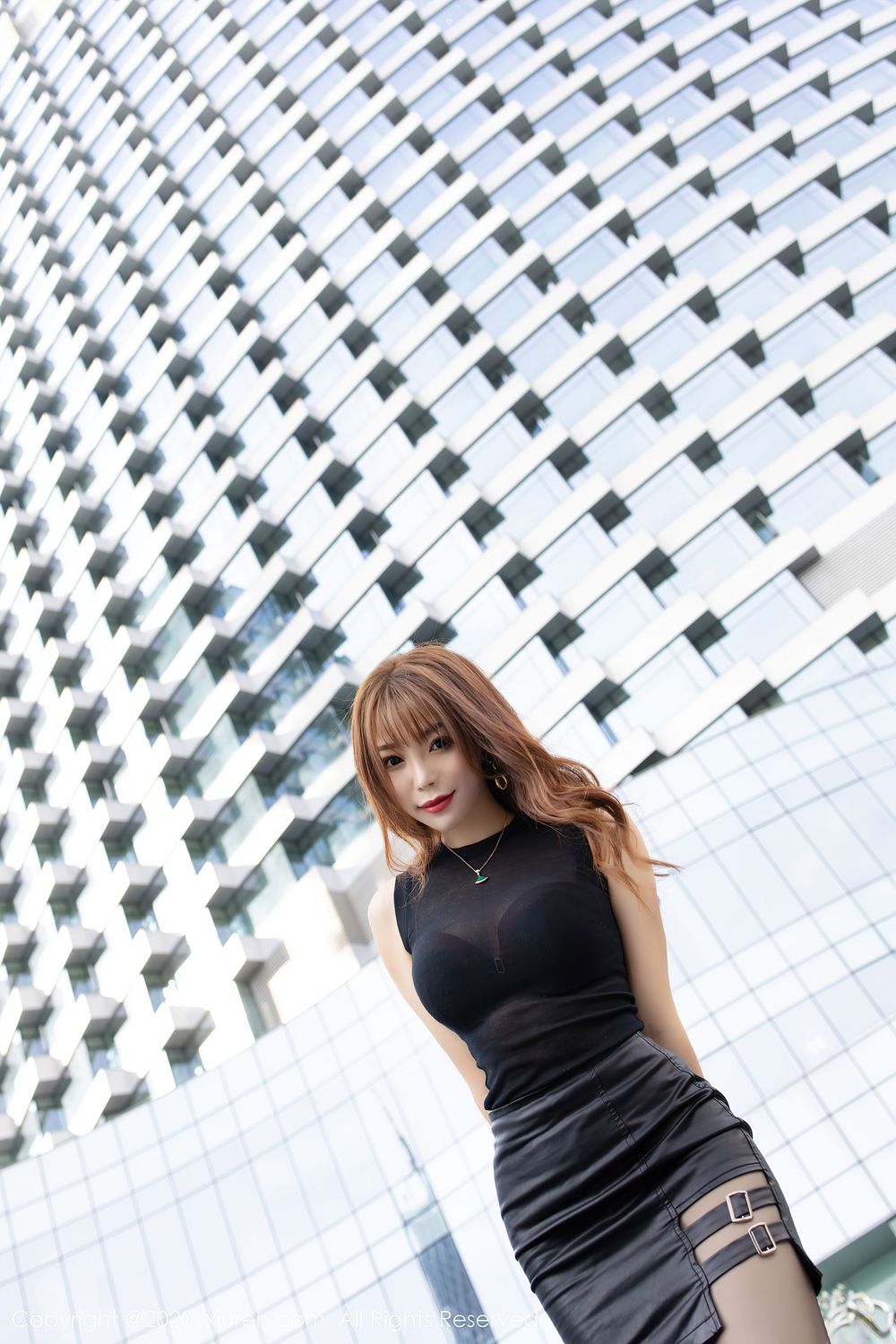 性感女神芝芝Booty - 时尚街拍与黑丝美腿私房写真