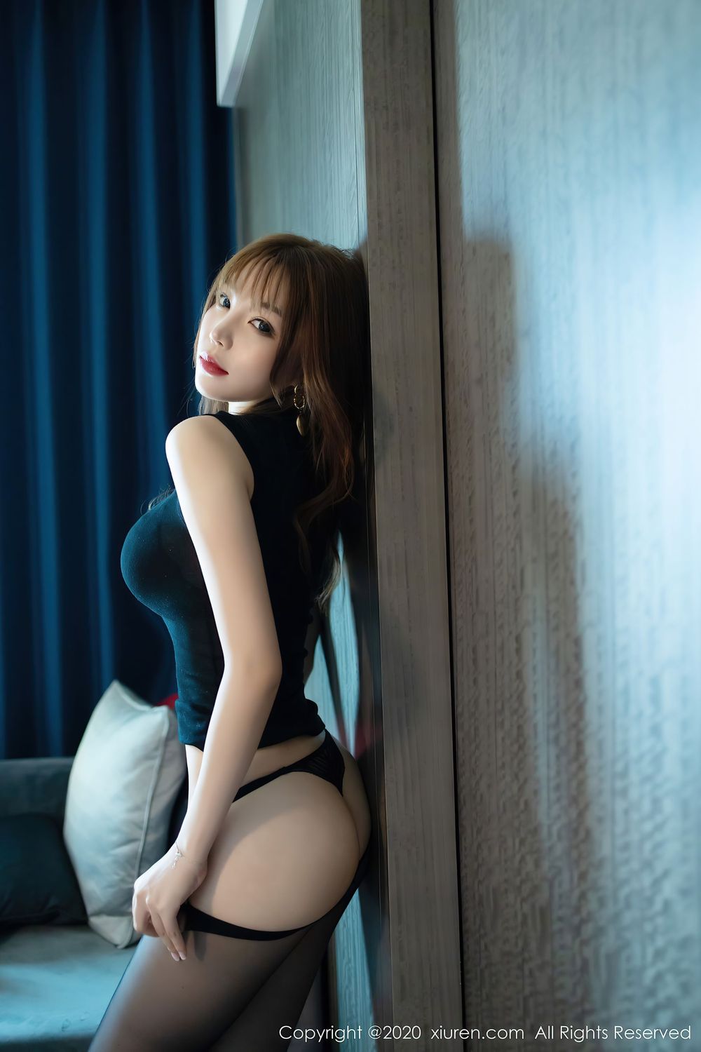 性感女神芝芝Booty - 时尚街拍与黑丝美腿私房写真