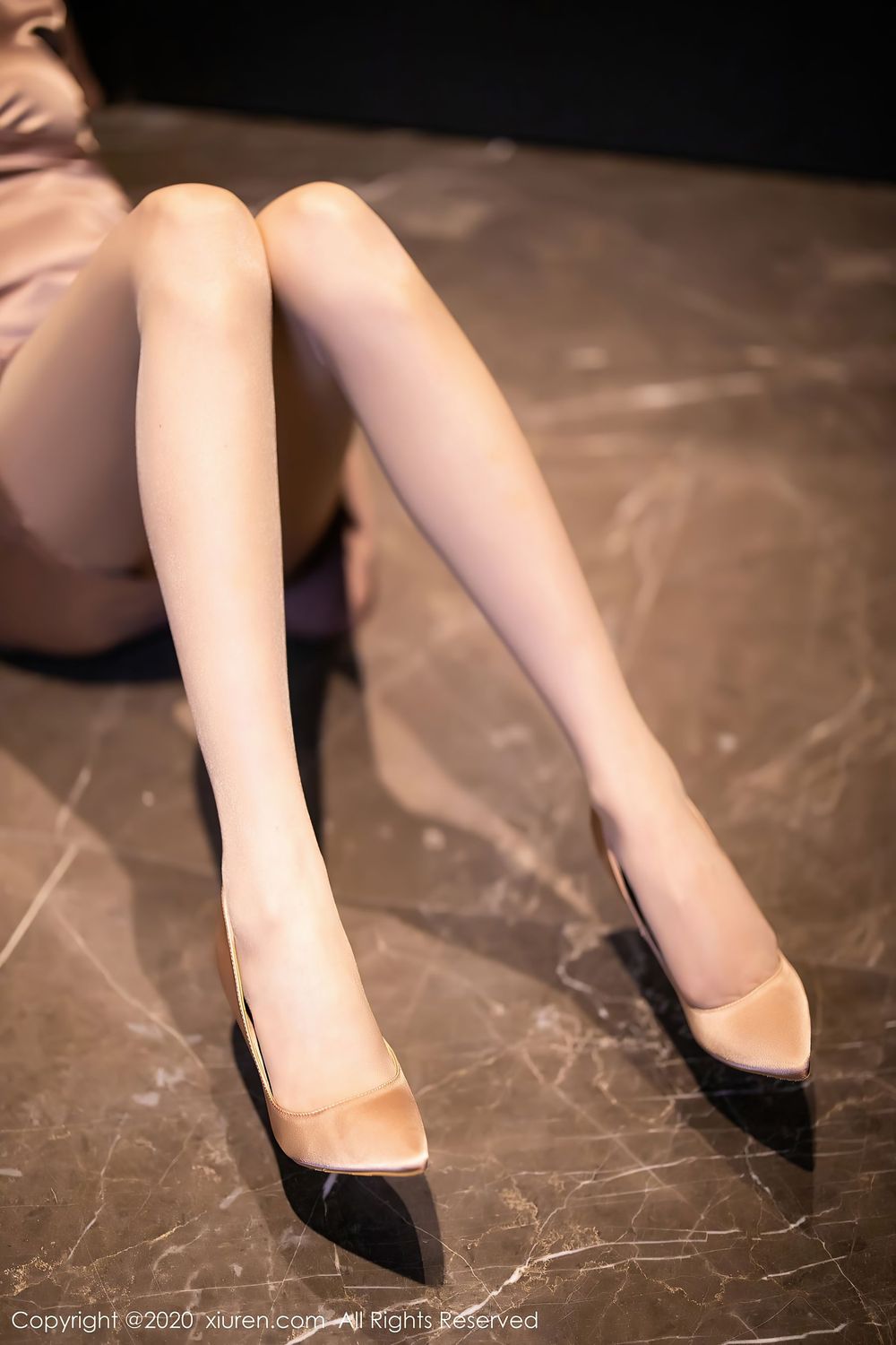 性感女神杨晨晨sugar - 香槟色吊裙+丝袜美腿私房写真
