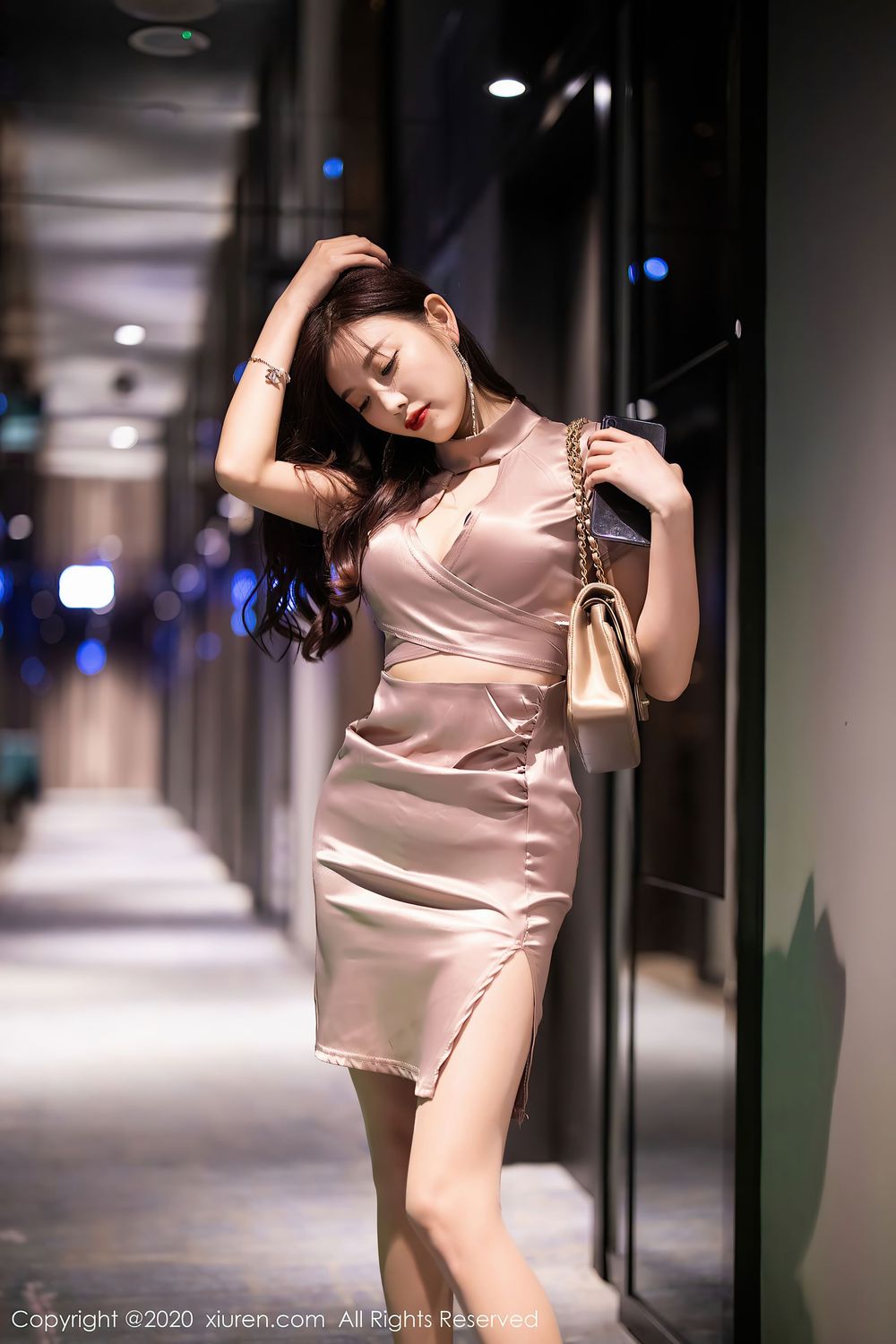 性感女神杨晨晨sugar - 香槟色吊裙+丝袜美腿私房写真