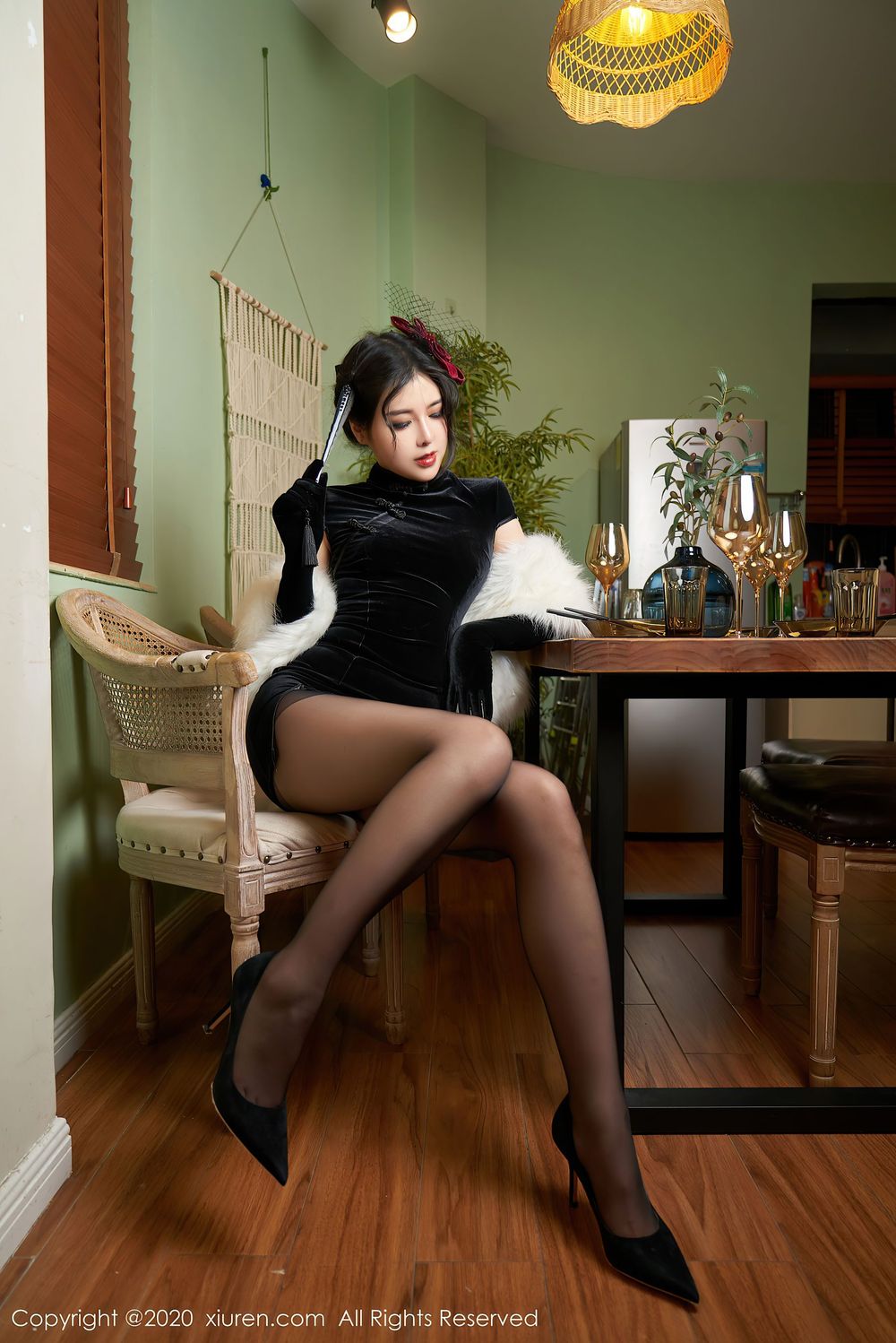 美女模特韩静安 - 黑丝美腿旗袍着身性感妖娆写真