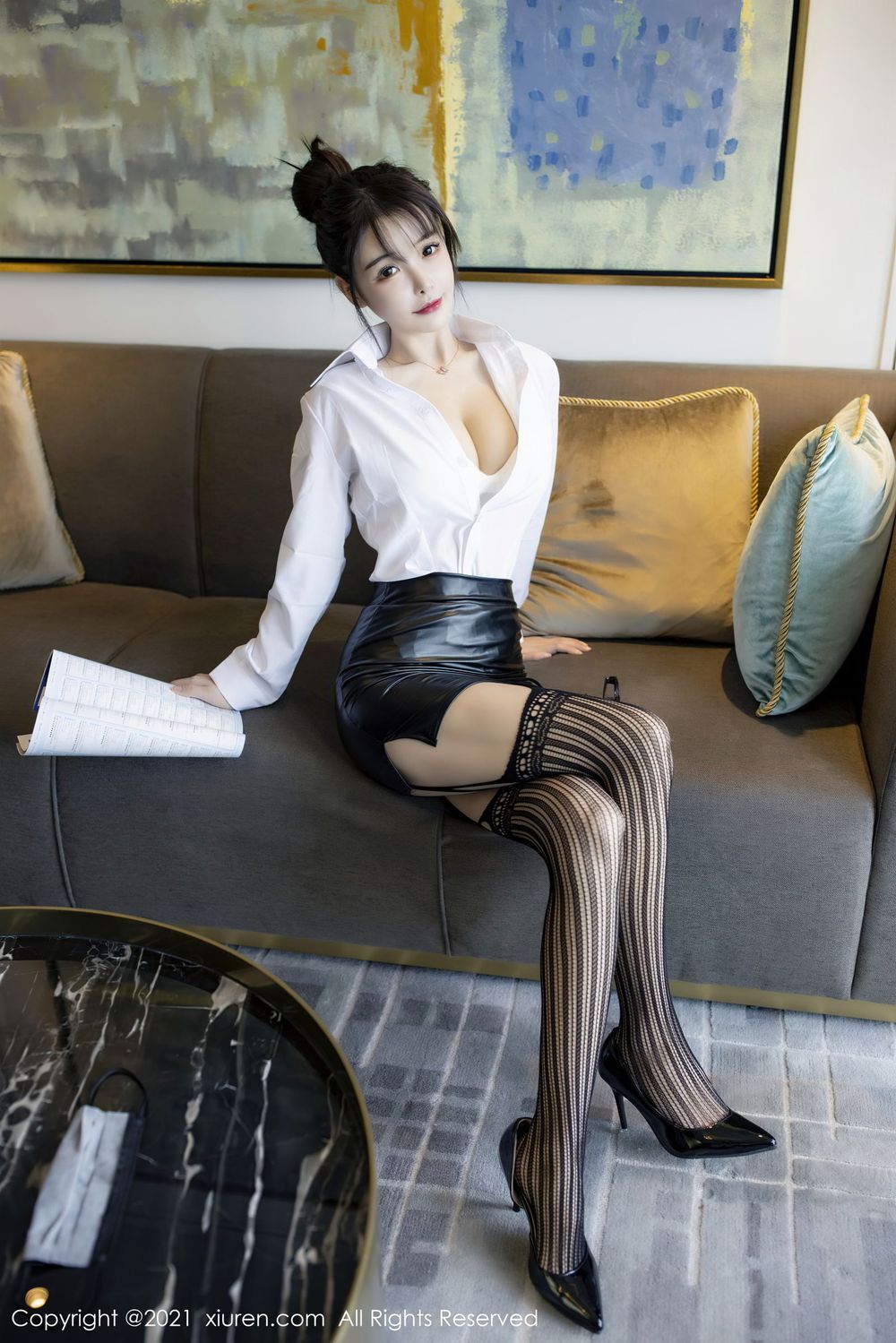 新人模特南初妹妹 - 白衬衫黑丝美腿职场OL装扮写真
