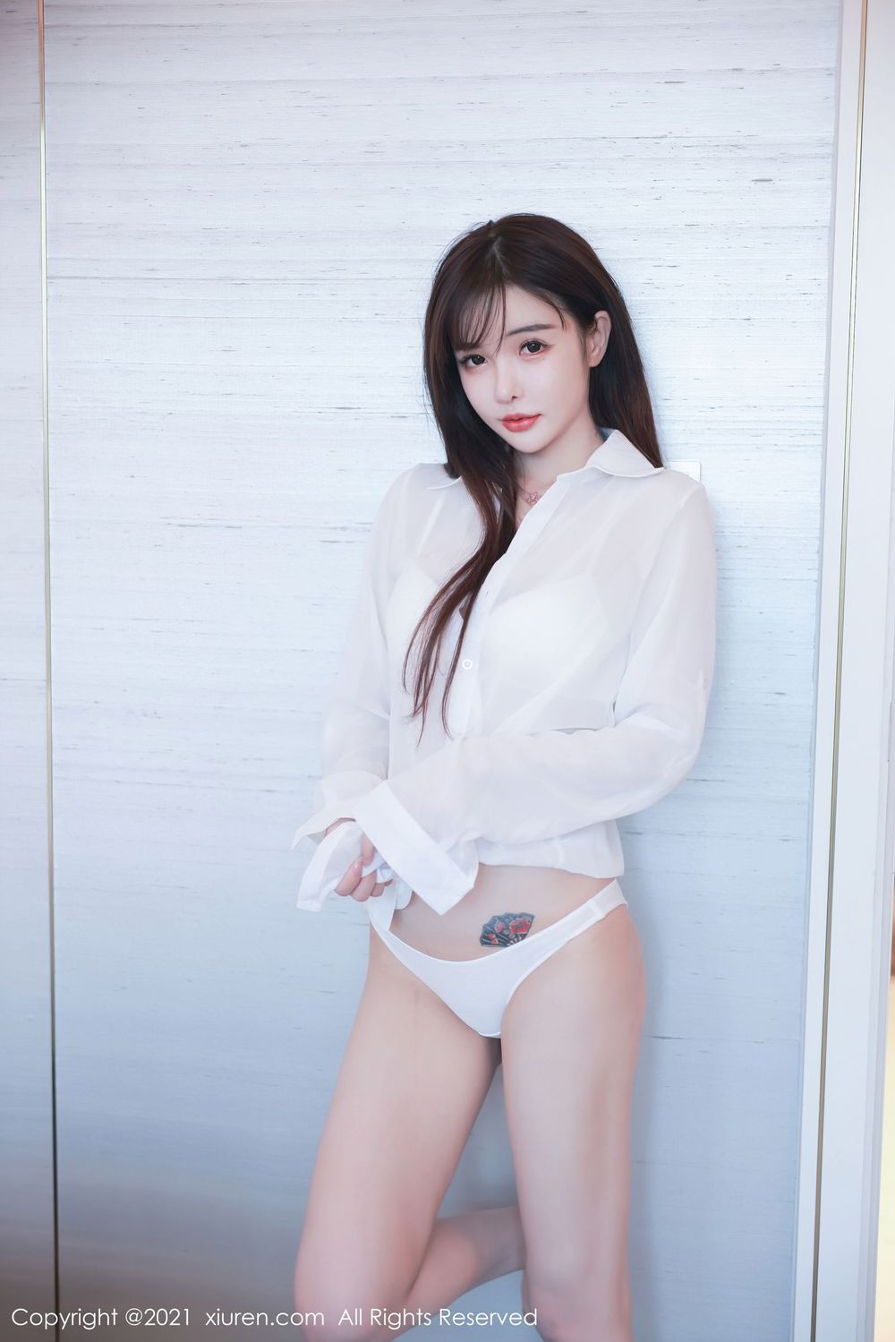 新人模特南初妹妹 - 薄透白衬衫&内衣诱惑动人写真