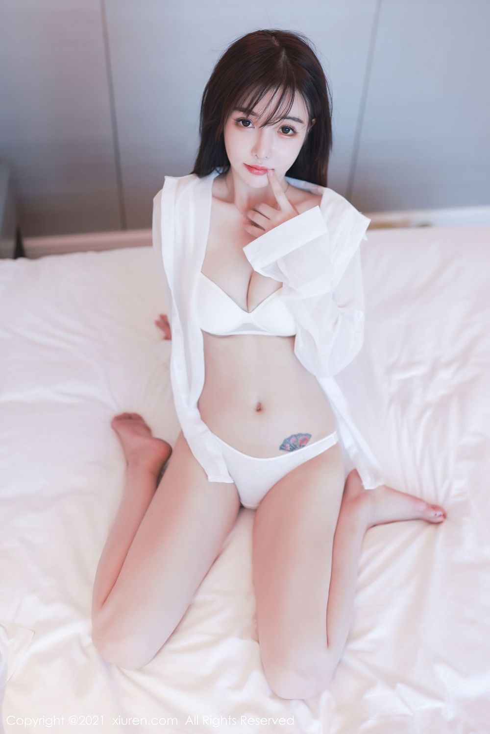 新人模特南初妹妹 - 薄透白衬衫&内衣诱惑动人写真
