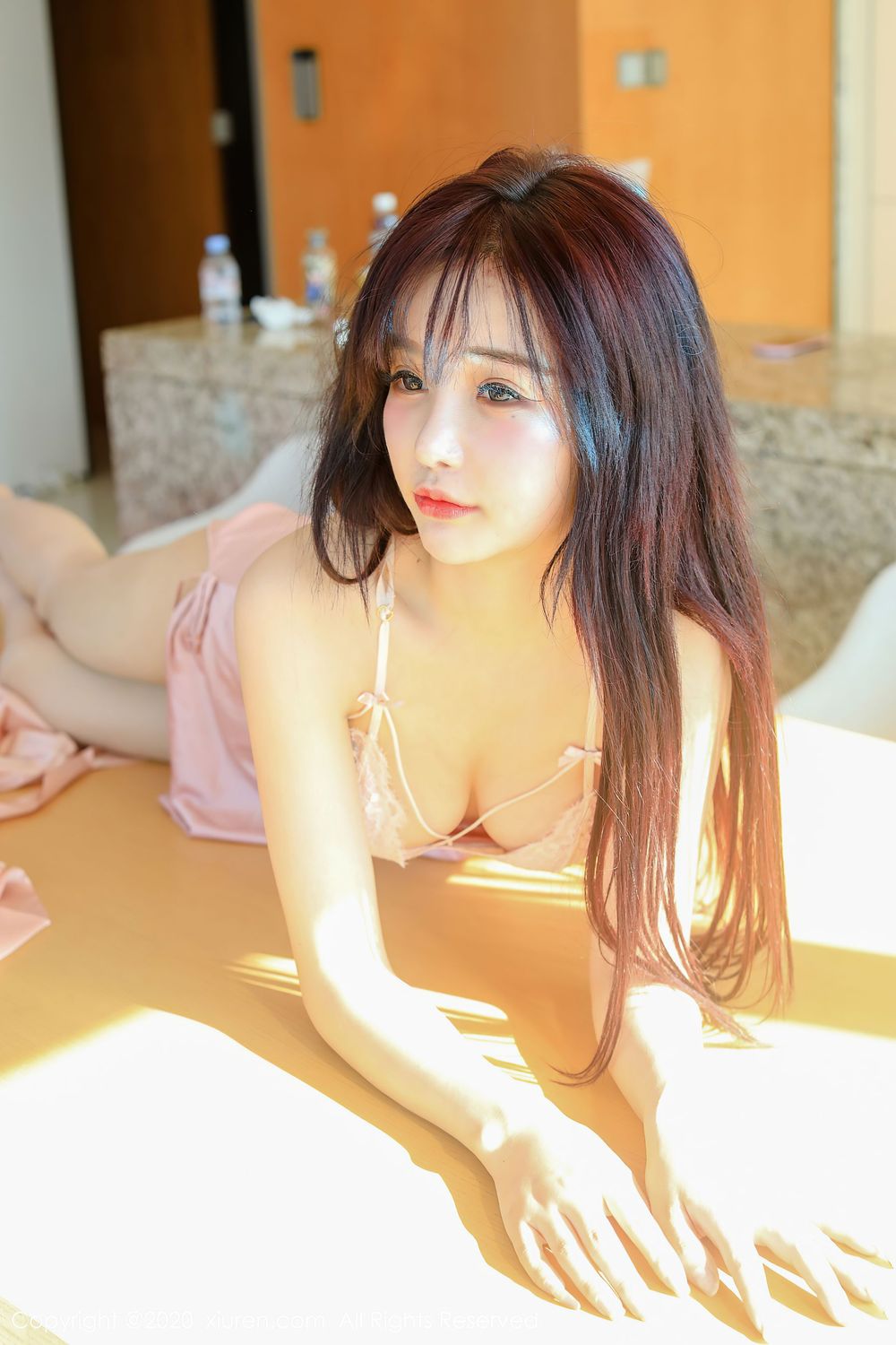 新人模特南初妹妹 - 曼妙身材粉色吊裙首套写真