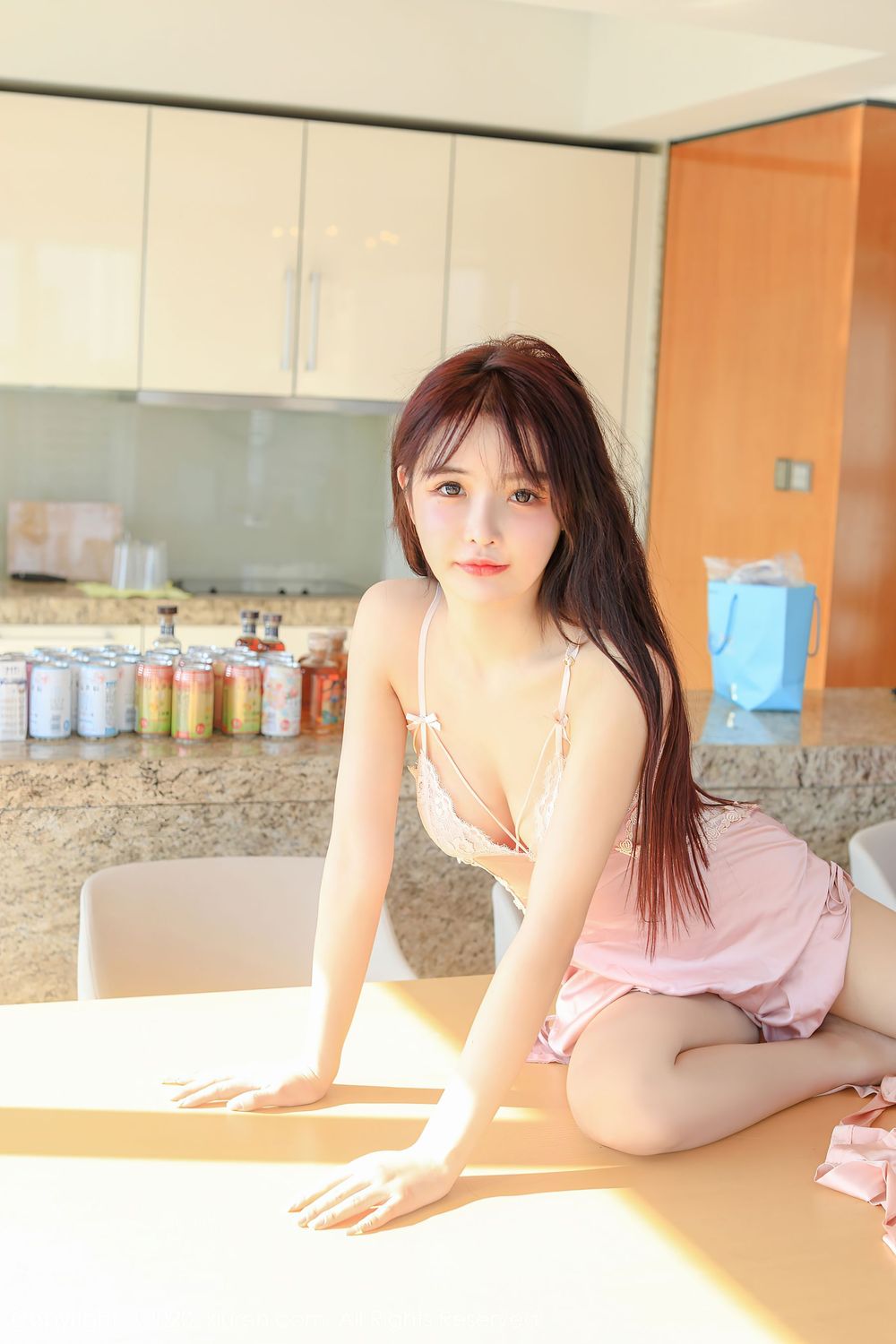 新人模特南初妹妹 - 曼妙身材粉色吊裙首套写真
