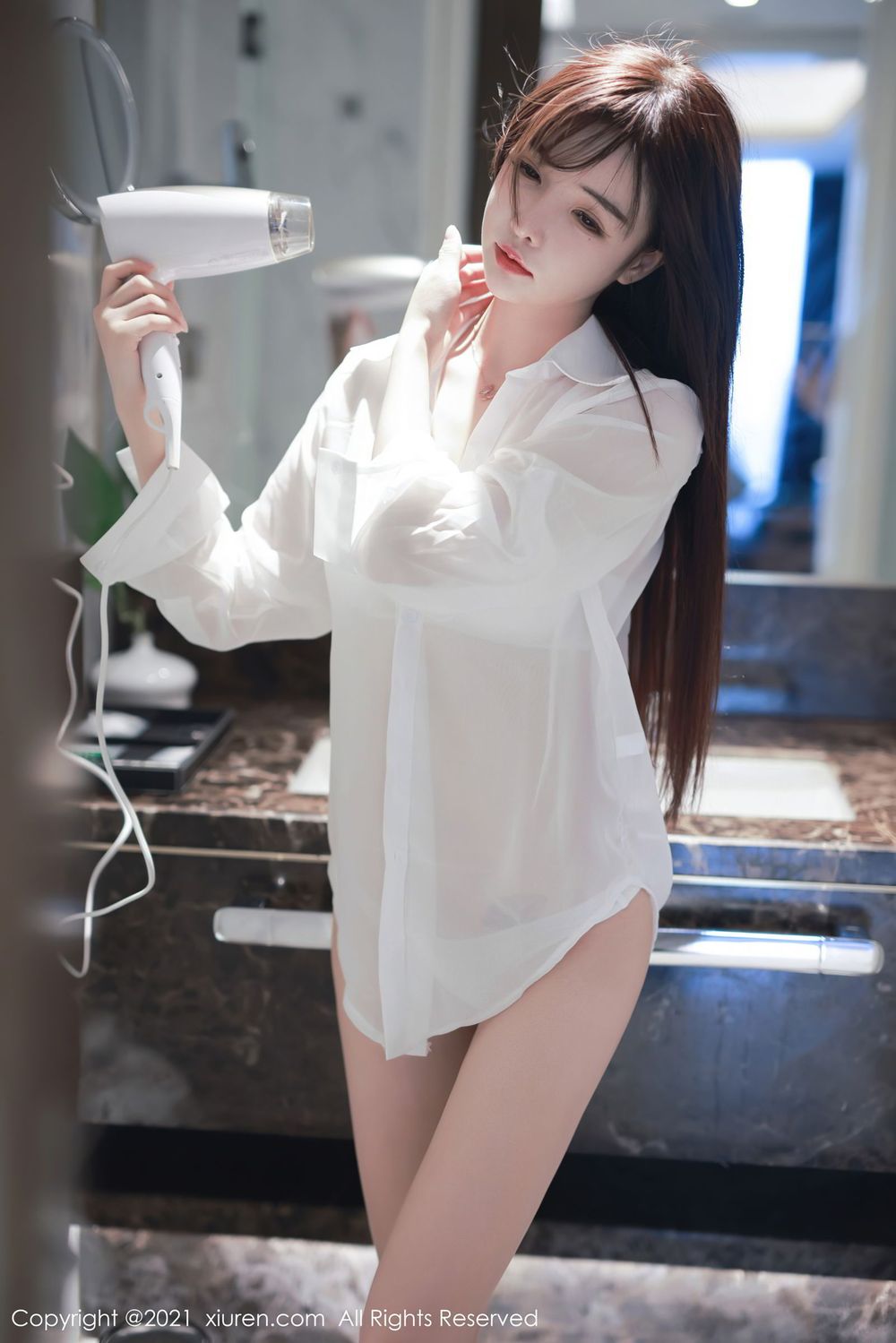 新人模特南初妹妹 - 薄透白衬衫&内衣诱惑动人写真