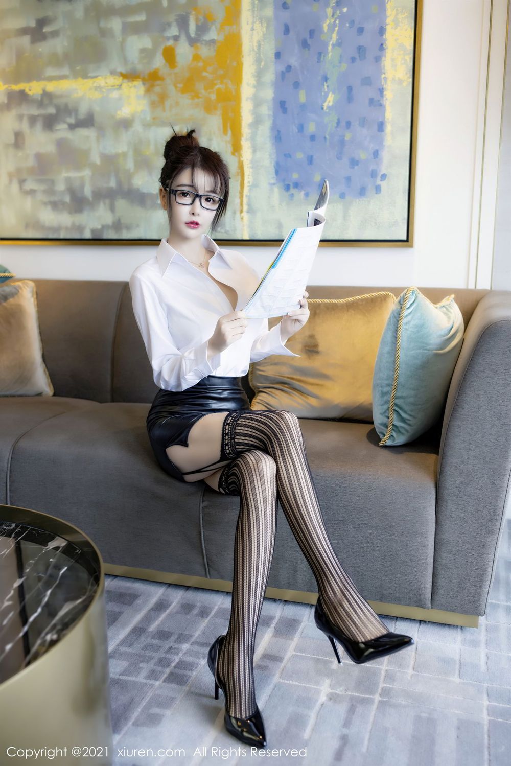 新人模特南初妹妹 - 白衬衫黑丝美腿职场OL装扮写真