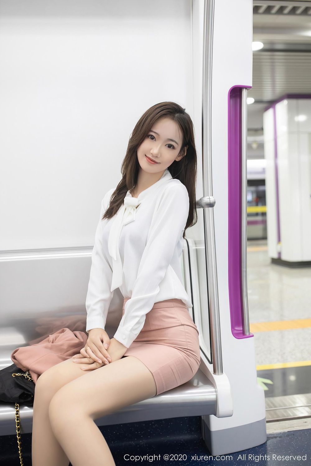 美女模特唐安琪 - 地铁学妹丝袜美腿系列性感套图