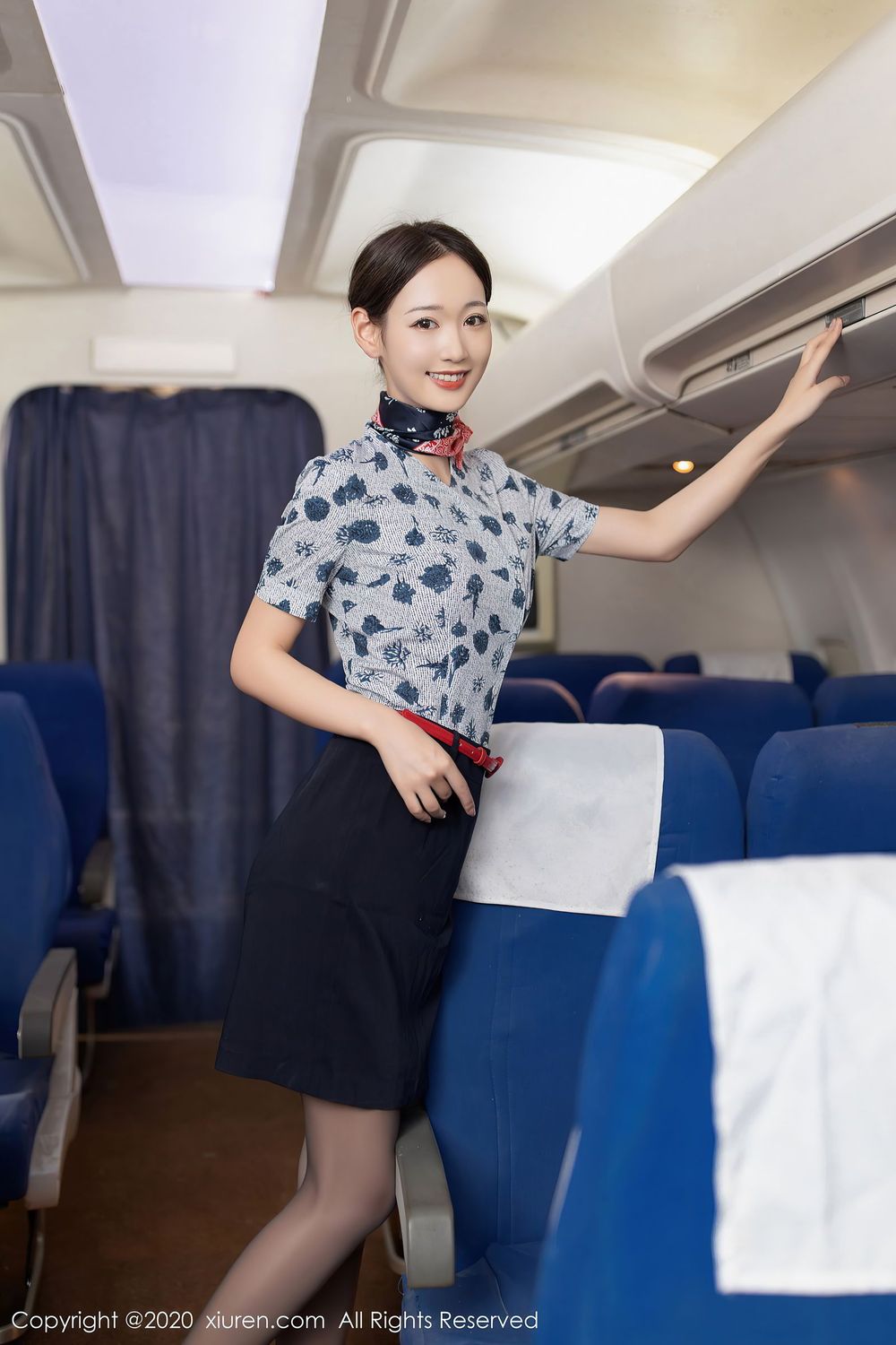 美女模特唐安琪 - 黑丝美腿空姐制服主题曼妙写真