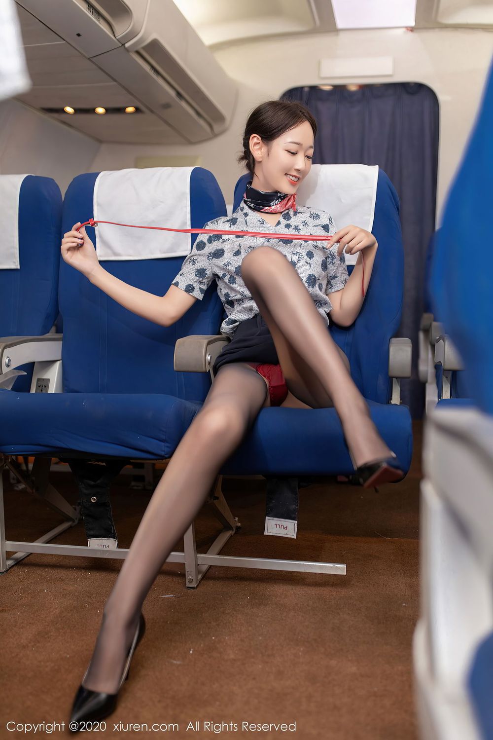 美女模特唐安琪 - 黑丝美腿空姐制服主题曼妙写真