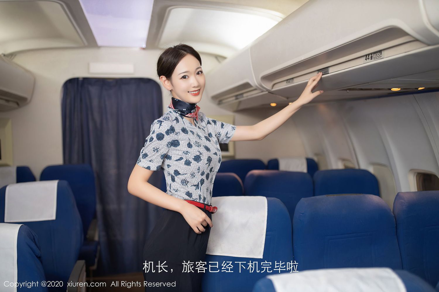 美女模特唐安琪 - 黑丝美腿空姐制服主题曼妙写真