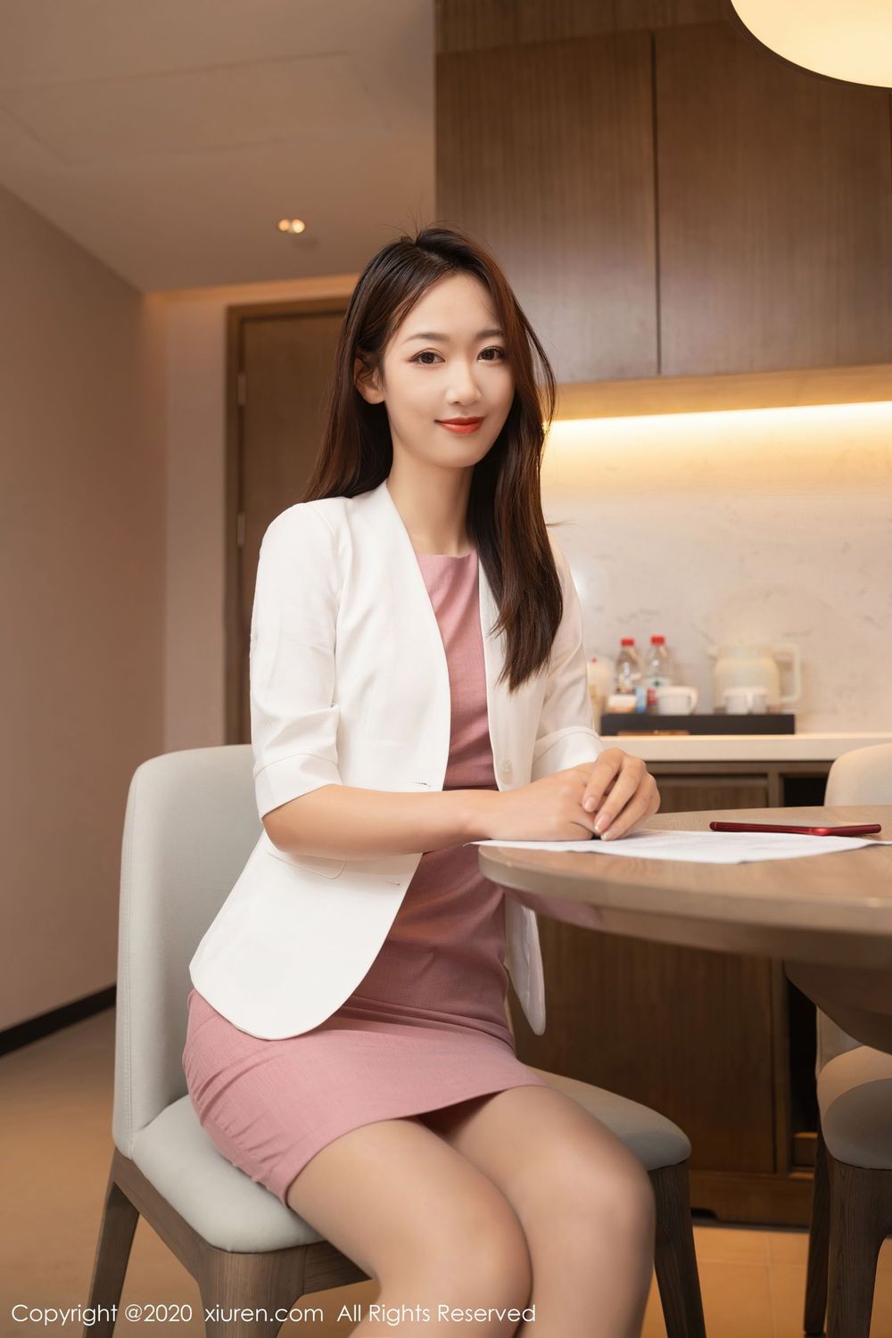 美女模特唐安琪 - 丝袜美腿职场OL秘书装扮性感写真