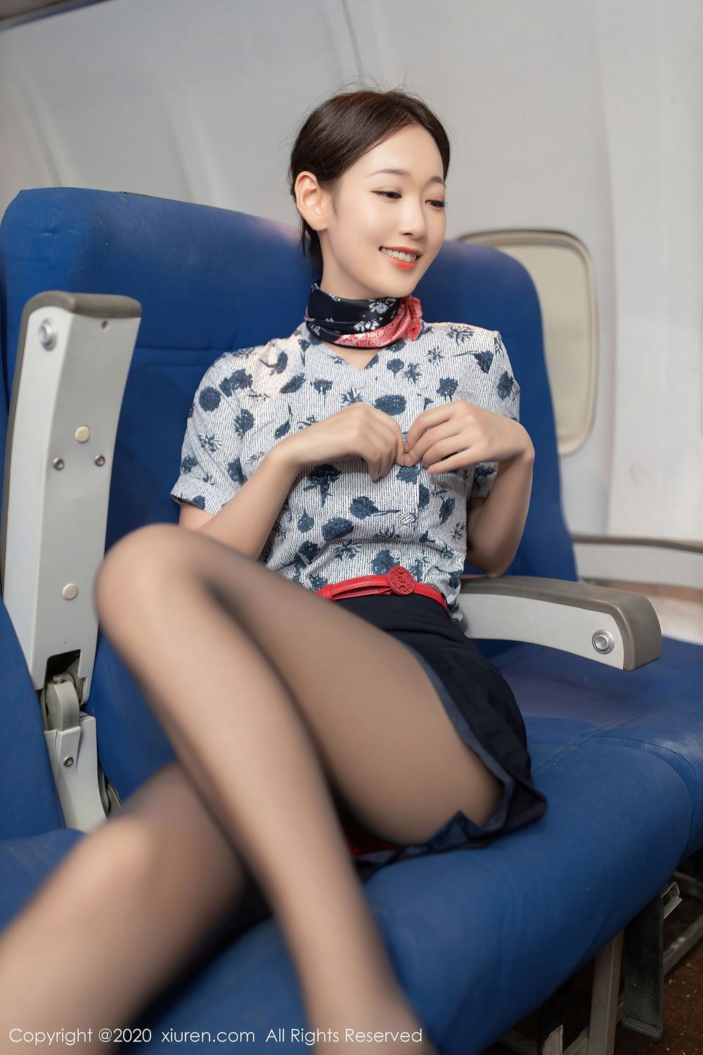 美女模特唐安琪 - 黑丝美腿空姐制服主题曼妙写真