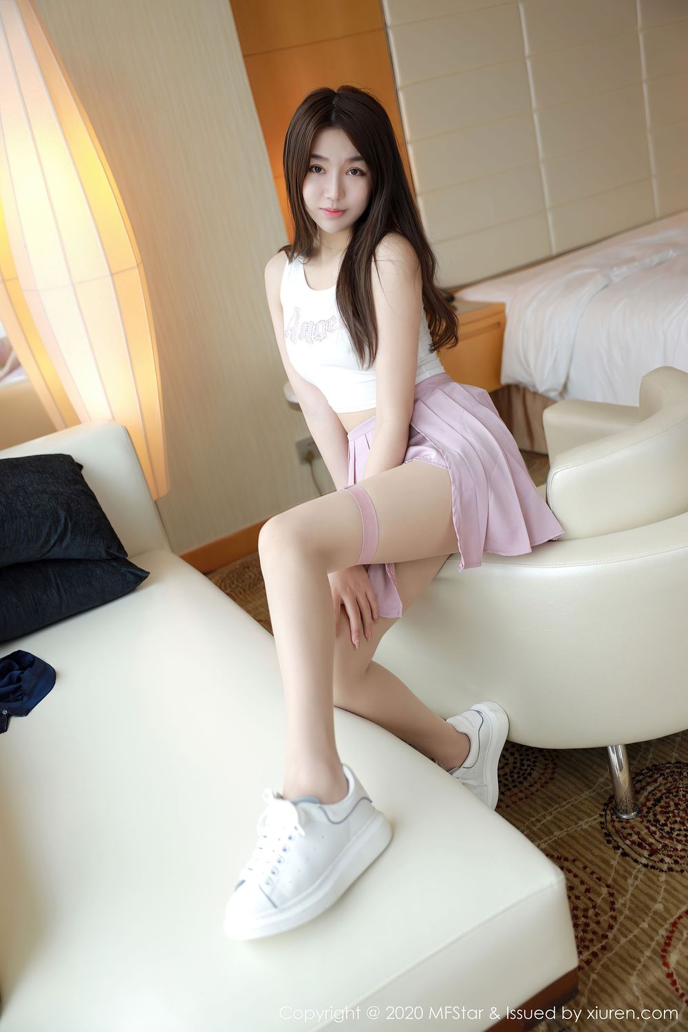 美女模特梦梵 - 轻薄吊带与粉色短裙娇媚写真