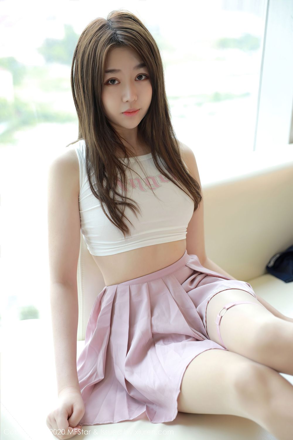 美女模特梦梵 - 轻薄吊带与粉色短裙娇媚写真