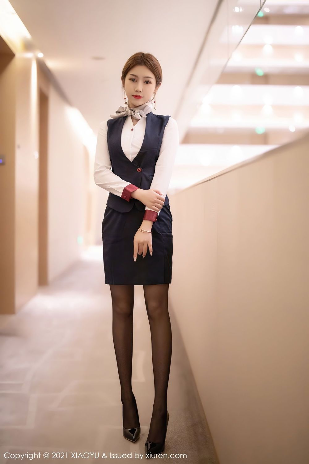 美女模特梦梵 - 黑丝美腿经典空乘制服系列写真