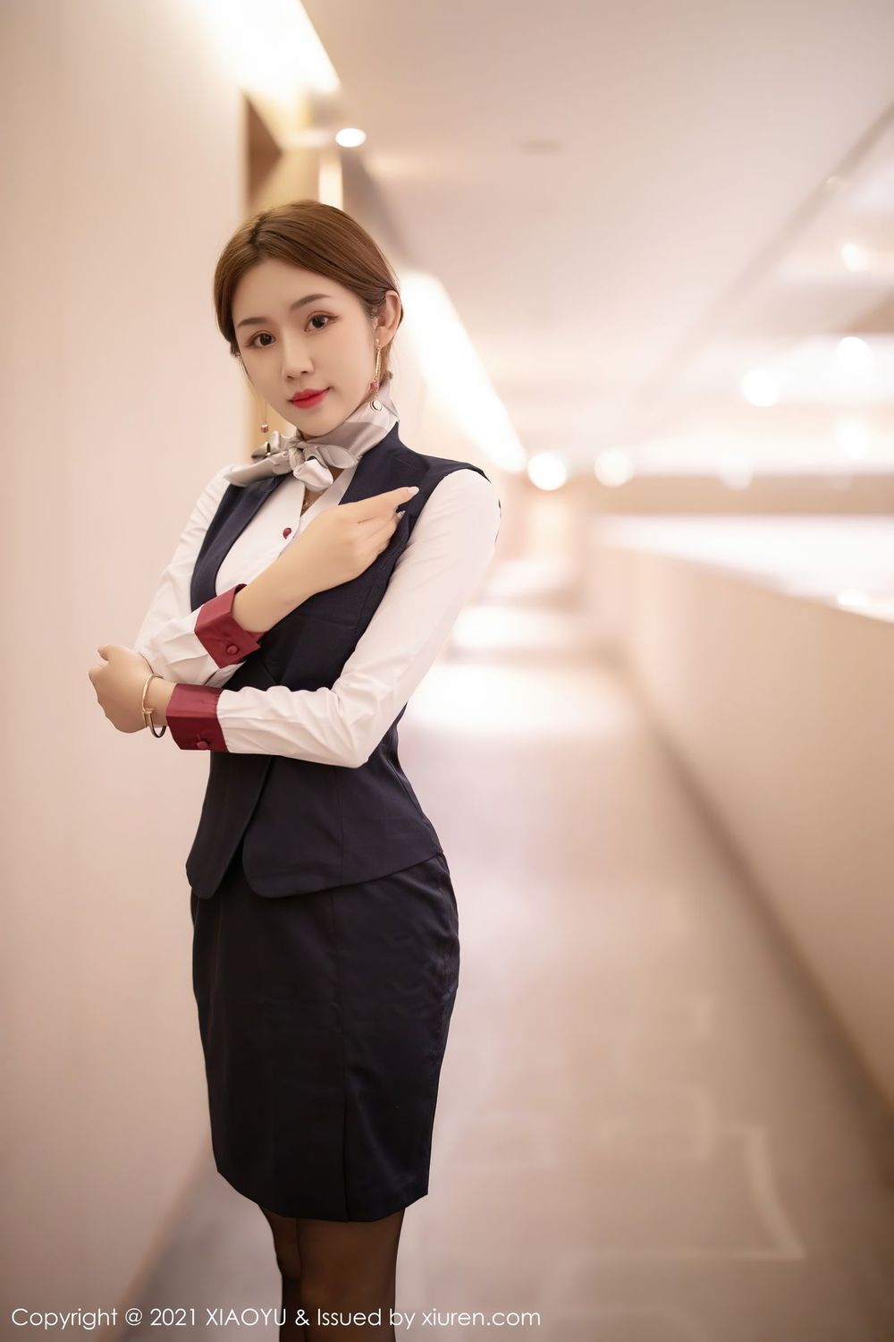 美女模特梦梵 - 黑丝美腿经典空乘制服系列写真