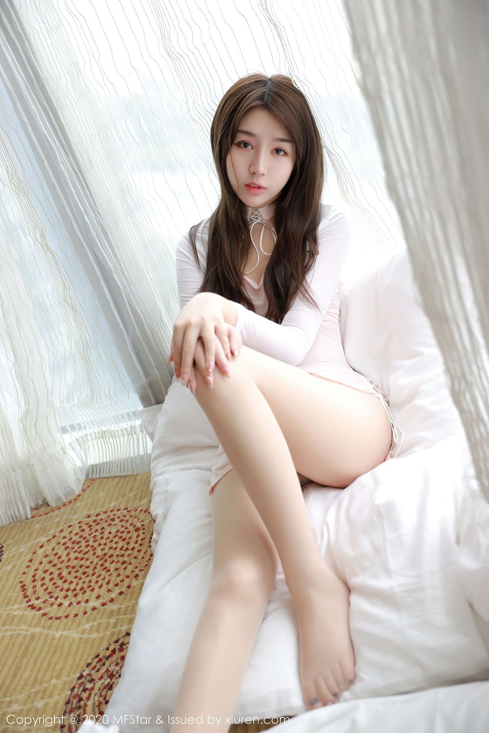 美女模特梦梵 - 丝袜美腿白色私房粉嫩写真