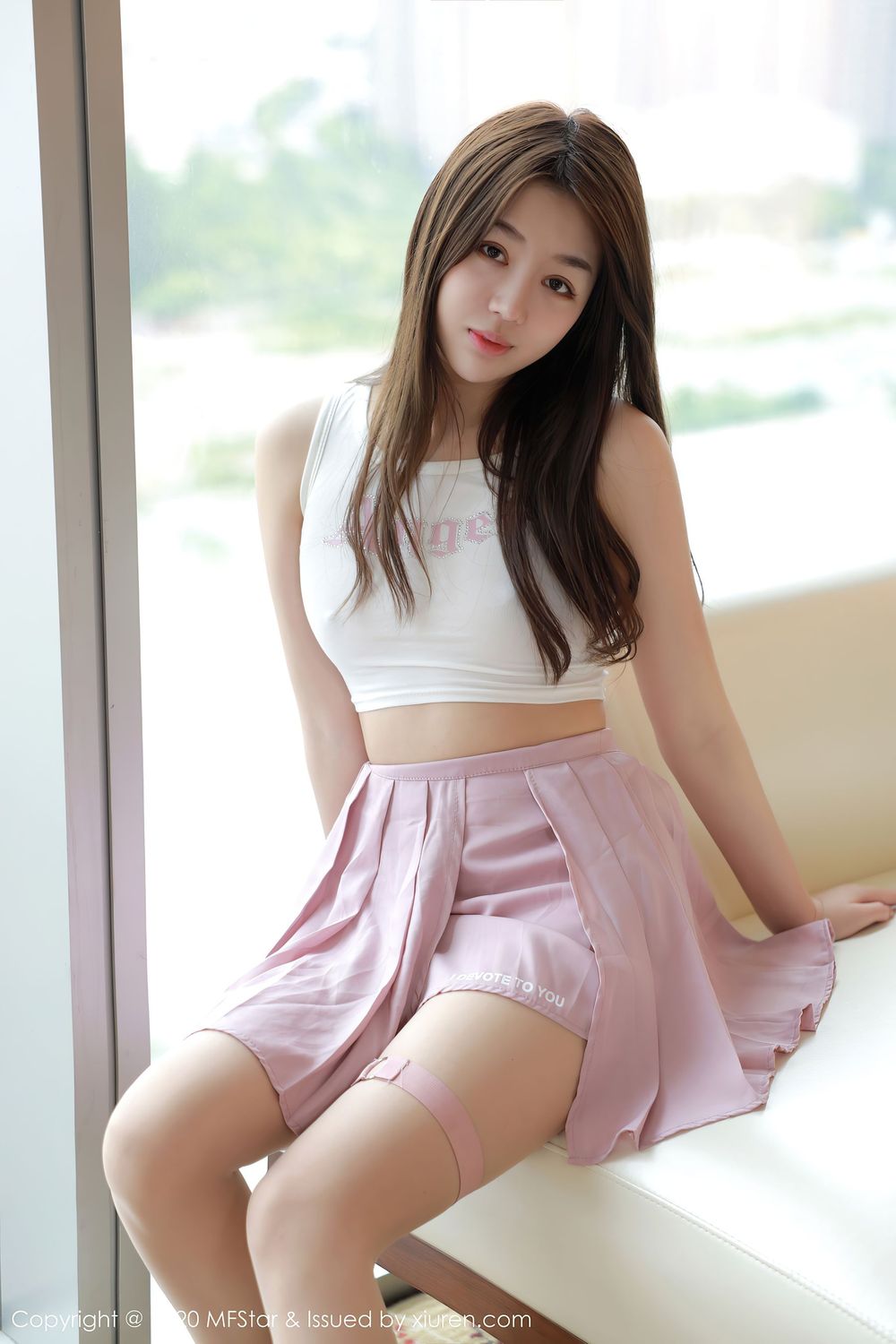 美女模特梦梵 - 轻薄吊带与粉色短裙娇媚写真