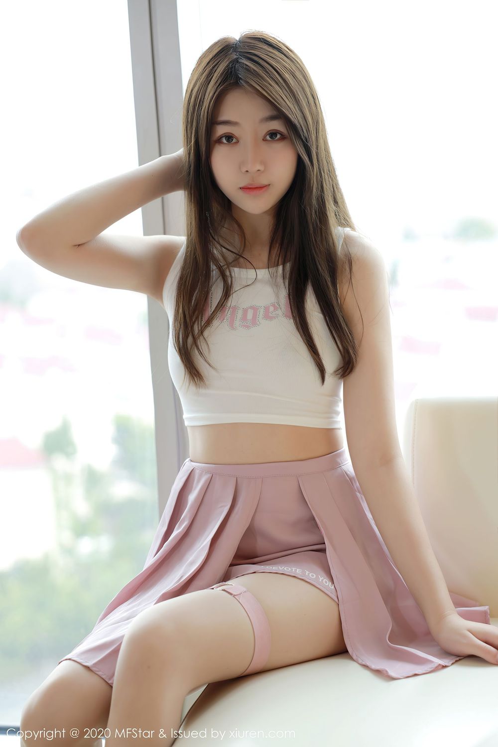 美女模特梦梵 - 轻薄吊带与粉色短裙娇媚写真