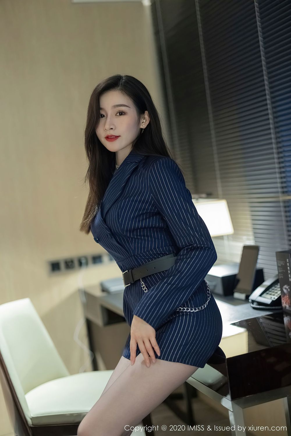 新人模特Sia - 黑丝美腿情趣服饰都市丽人首套写真
