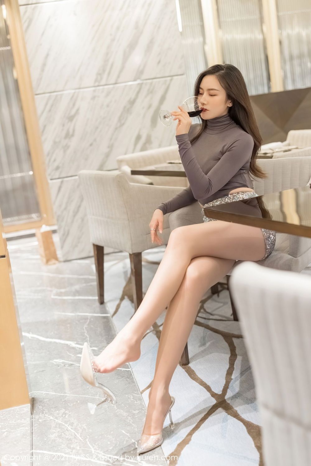 气质美女Vanessa - 丝袜美腿都市OL系列性感写真