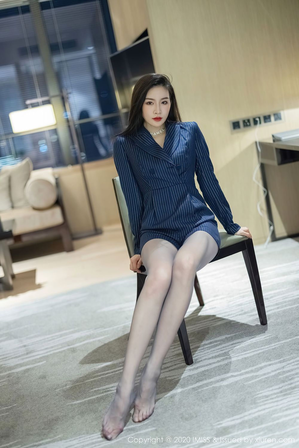 新人模特Sia - 黑丝美腿情趣服饰都市丽人首套写真