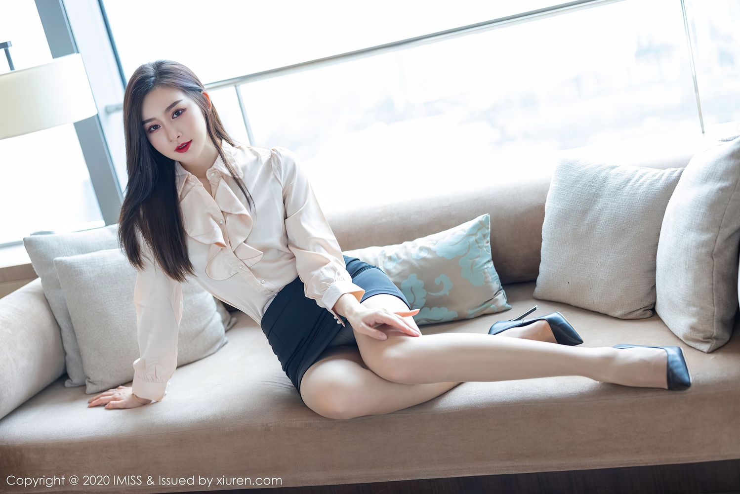 气质美女Vanessa - 丝袜美腿职场OL制服系列写真