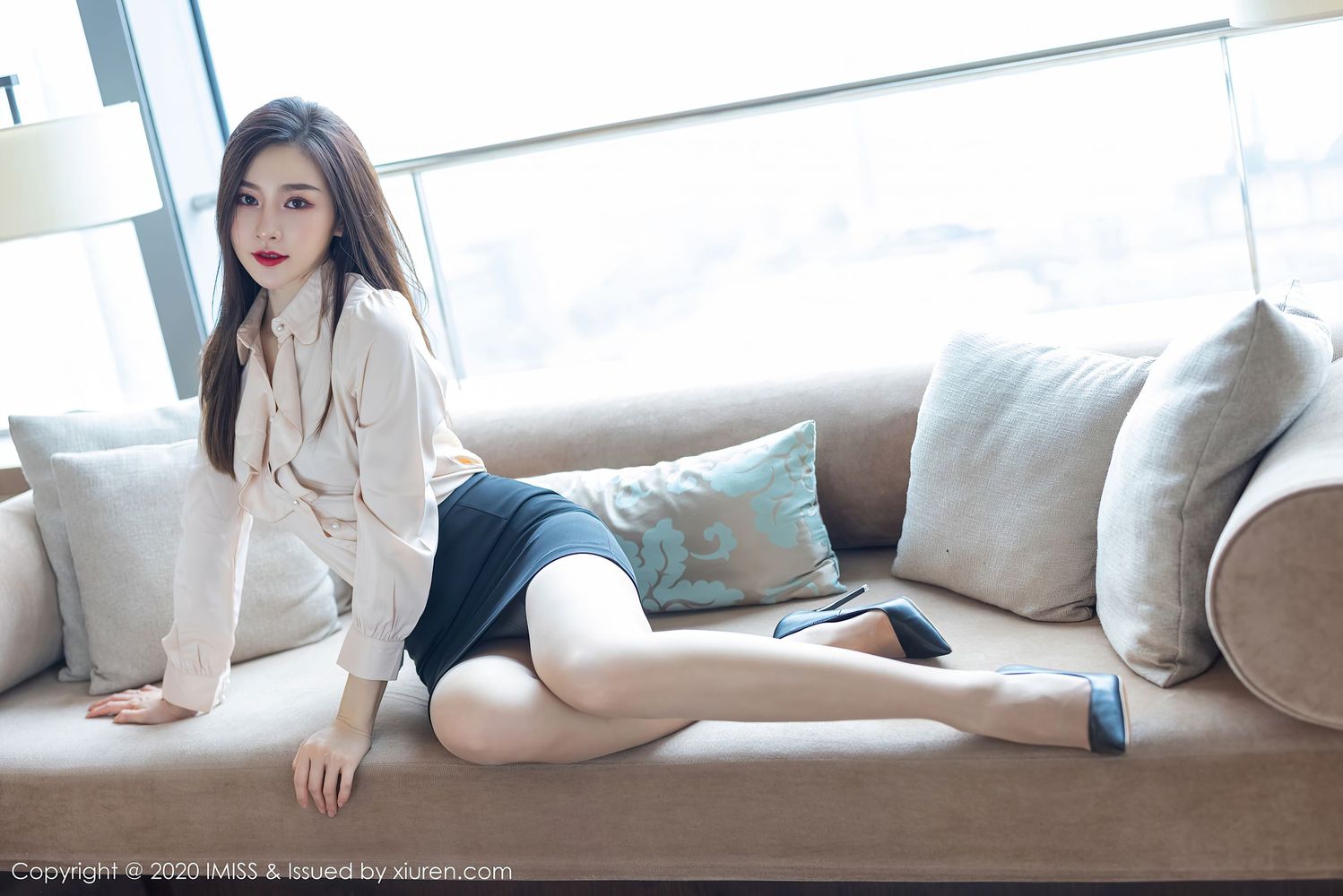 气质美女Vanessa - 丝袜美腿职场OL制服系列写真