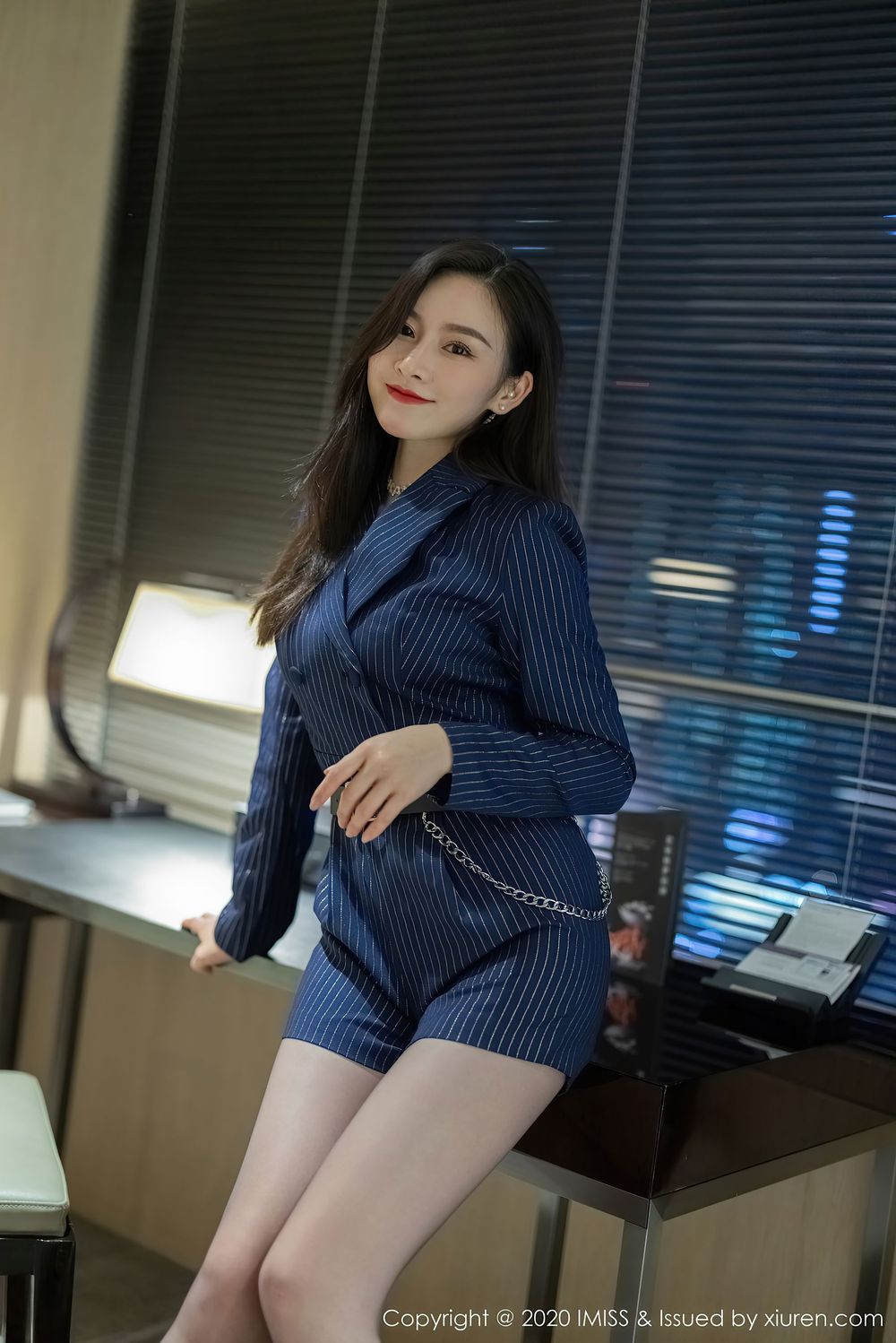 新人模特Sia - 黑丝美腿情趣服饰都市丽人首套写真
