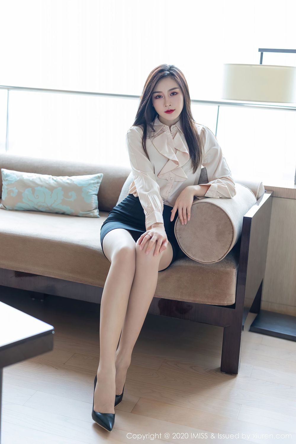 气质美女Vanessa - 丝袜美腿职场OL制服系列写真