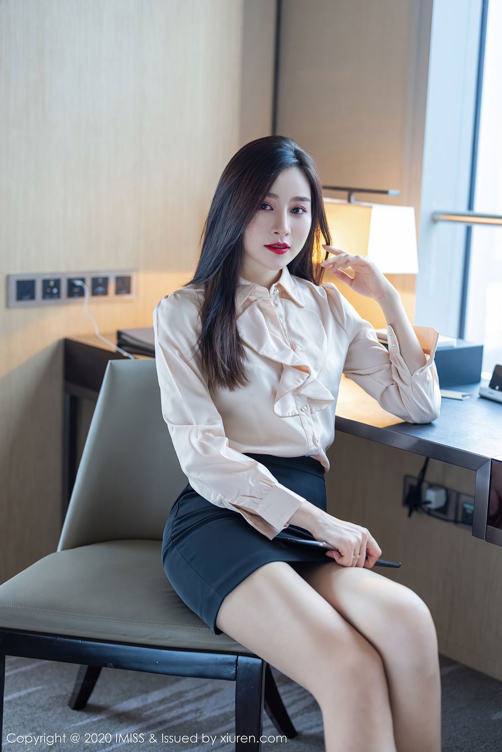 气质美女Vanessa - 丝袜美腿职场OL制服系列写真