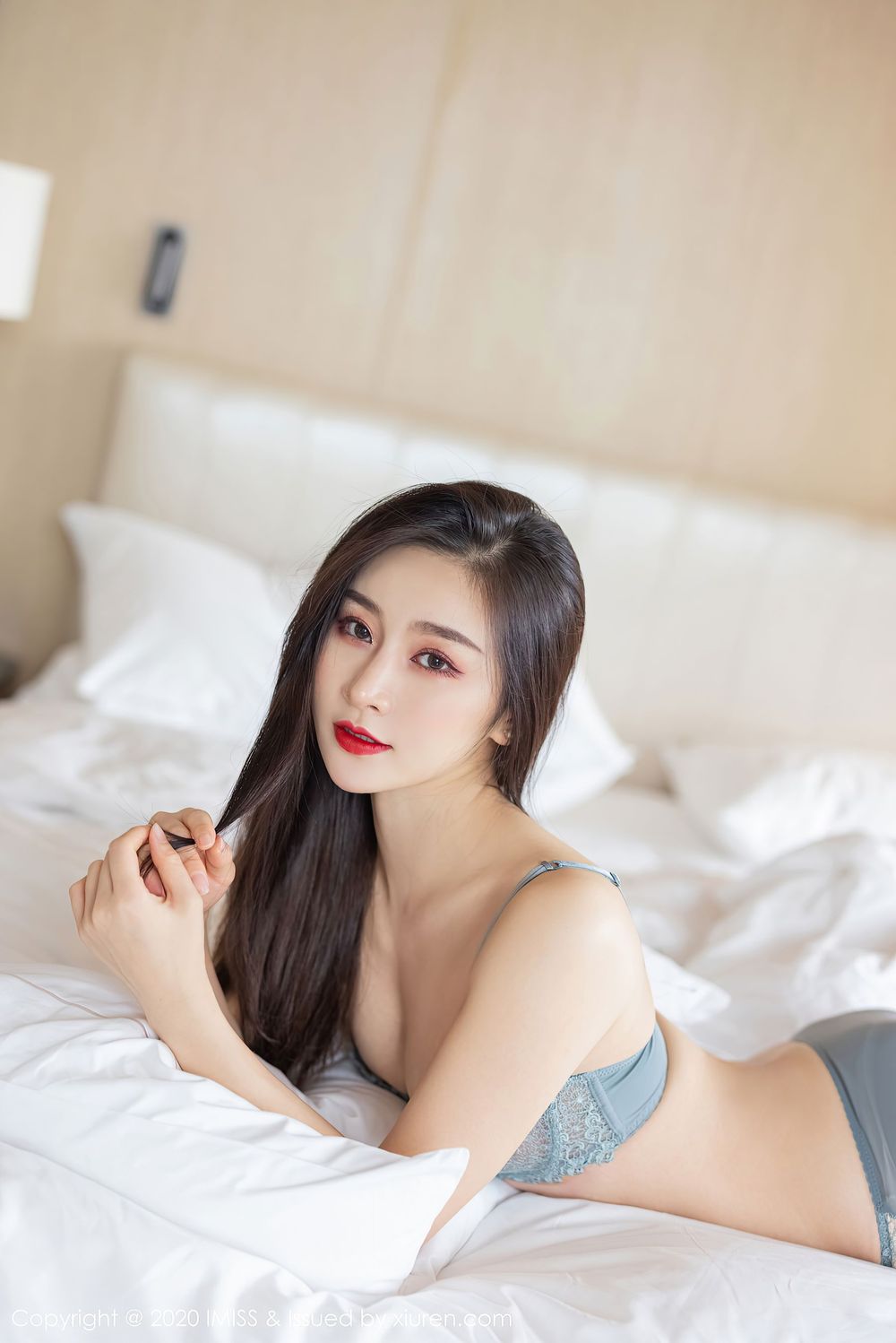 气质美女Vanessa - 丝袜美腿职场OL制服系列写真