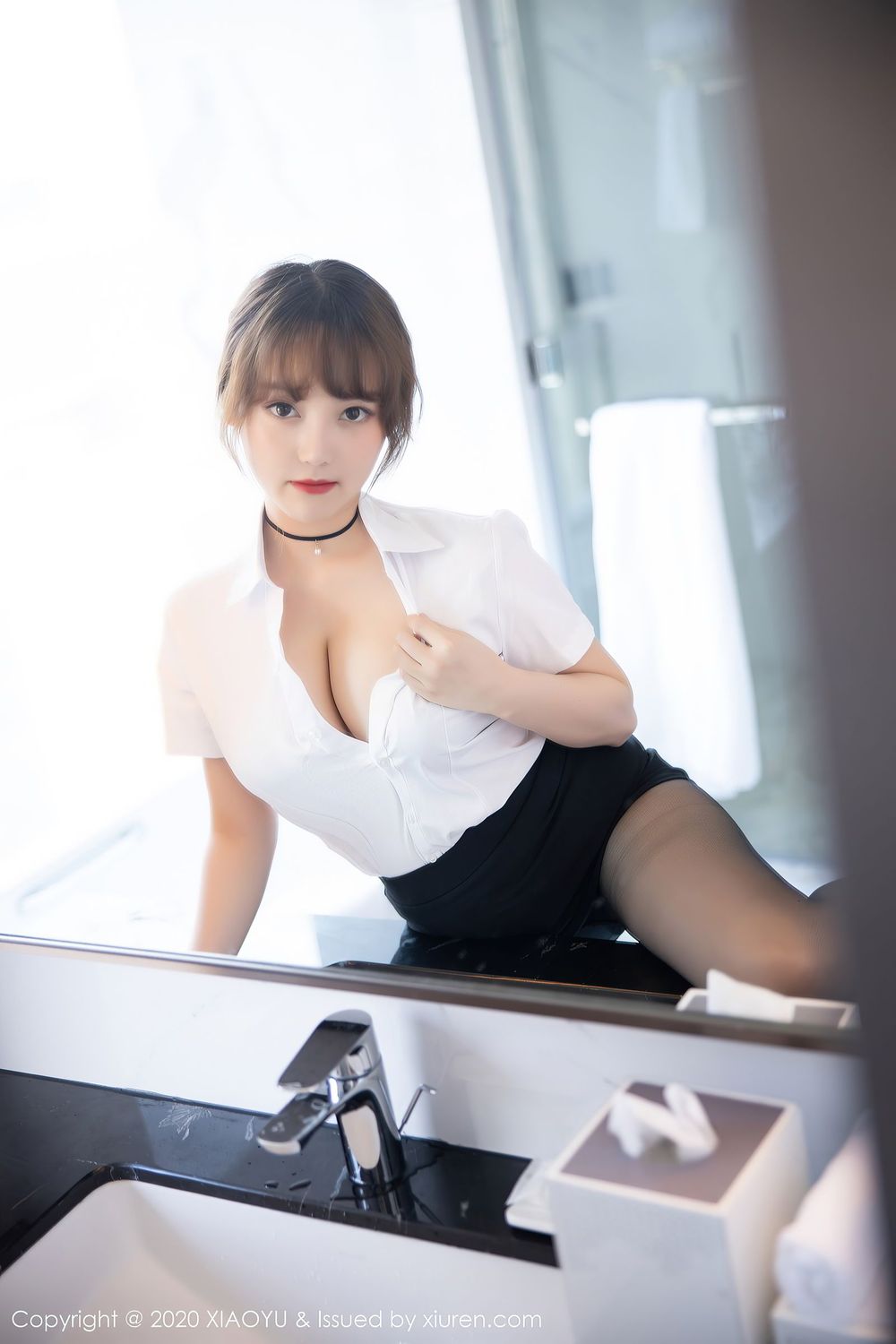 新人模特豆瓣酱 - 黑丝美腿职场OL系列首套写真