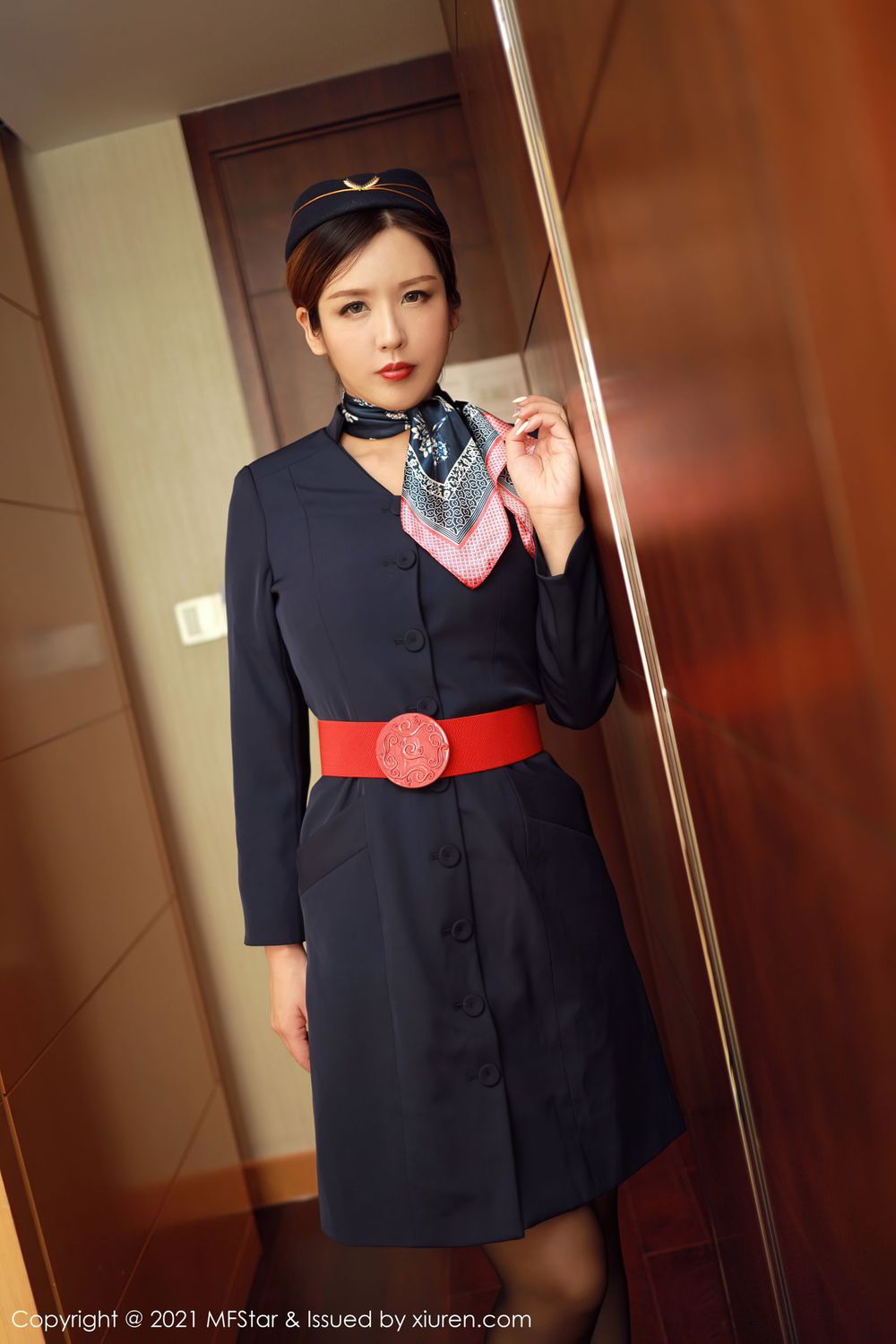 美女模特Isabelle贵贵 - 黑色空乘职业制服性感写真 VOL.437