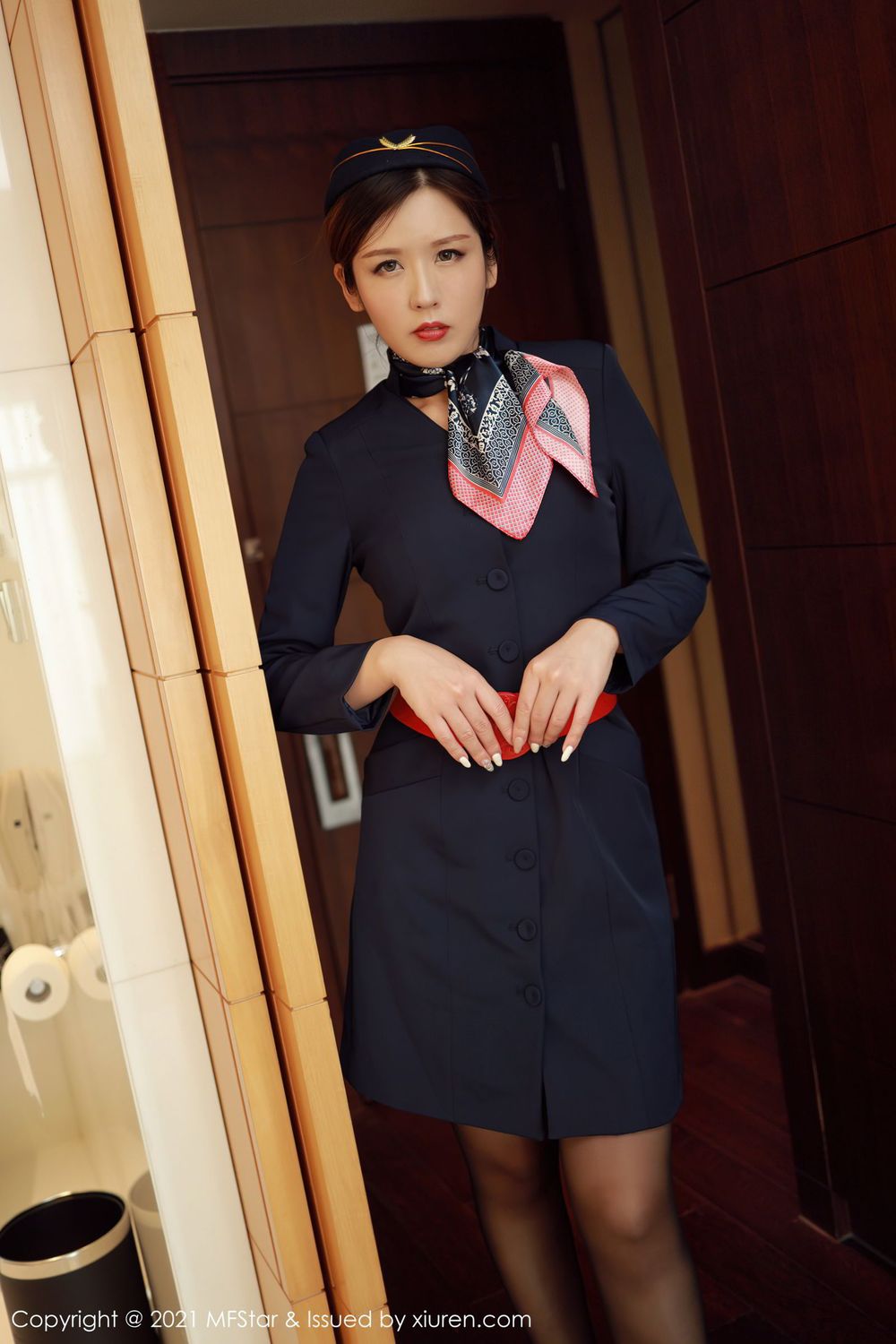 美女模特Isabelle贵贵 - 黑色空乘职业制服性感写真 VOL.437