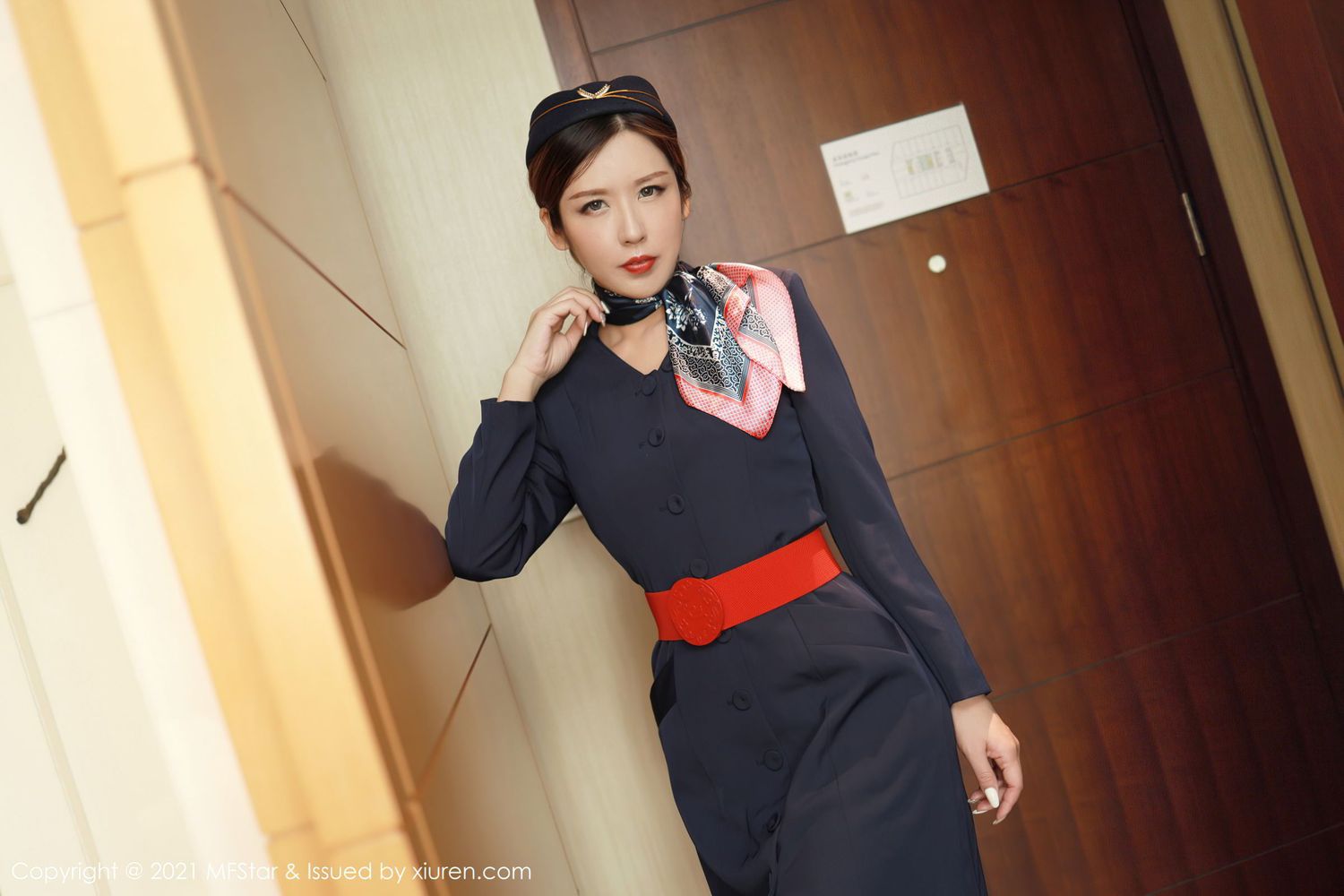 美女模特Isabelle贵贵 - 黑色空乘职业制服性感写真 VOL.437