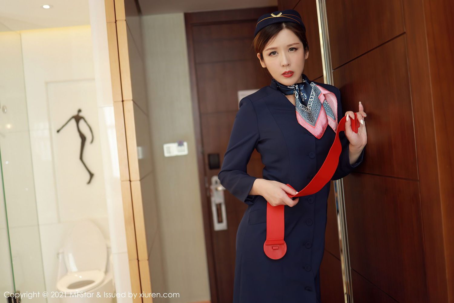 美女模特Isabelle贵贵 - 黑色空乘职业制服性感写真 VOL.437