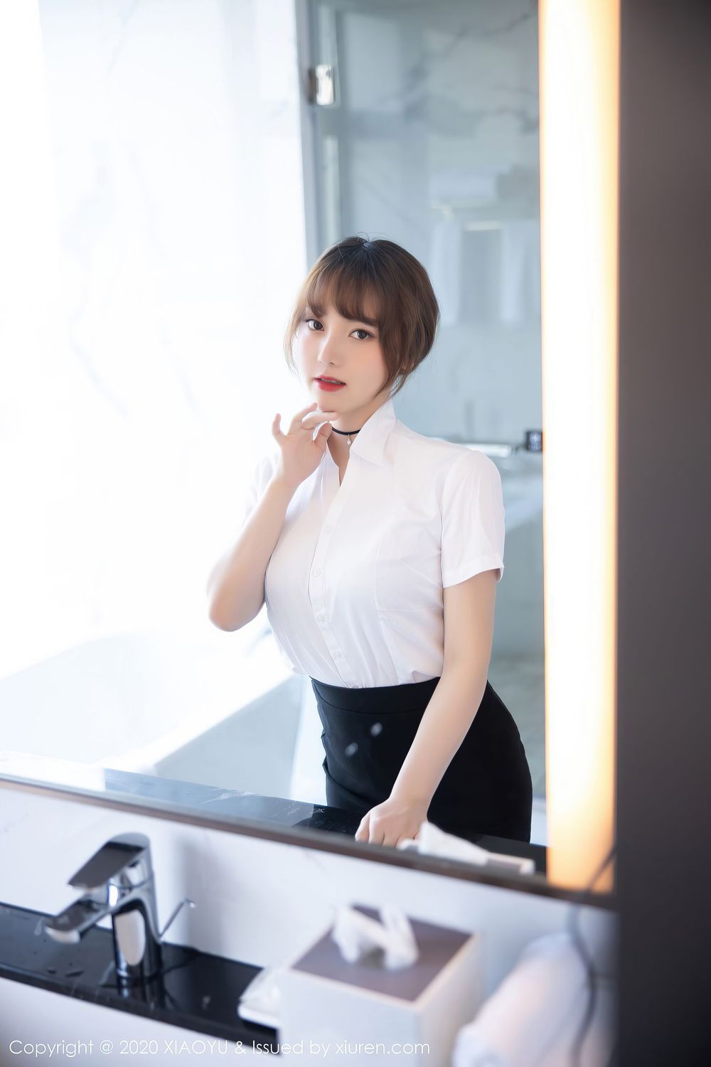 新人模特豆瓣酱 - 黑丝美腿职场OL系列首套写真