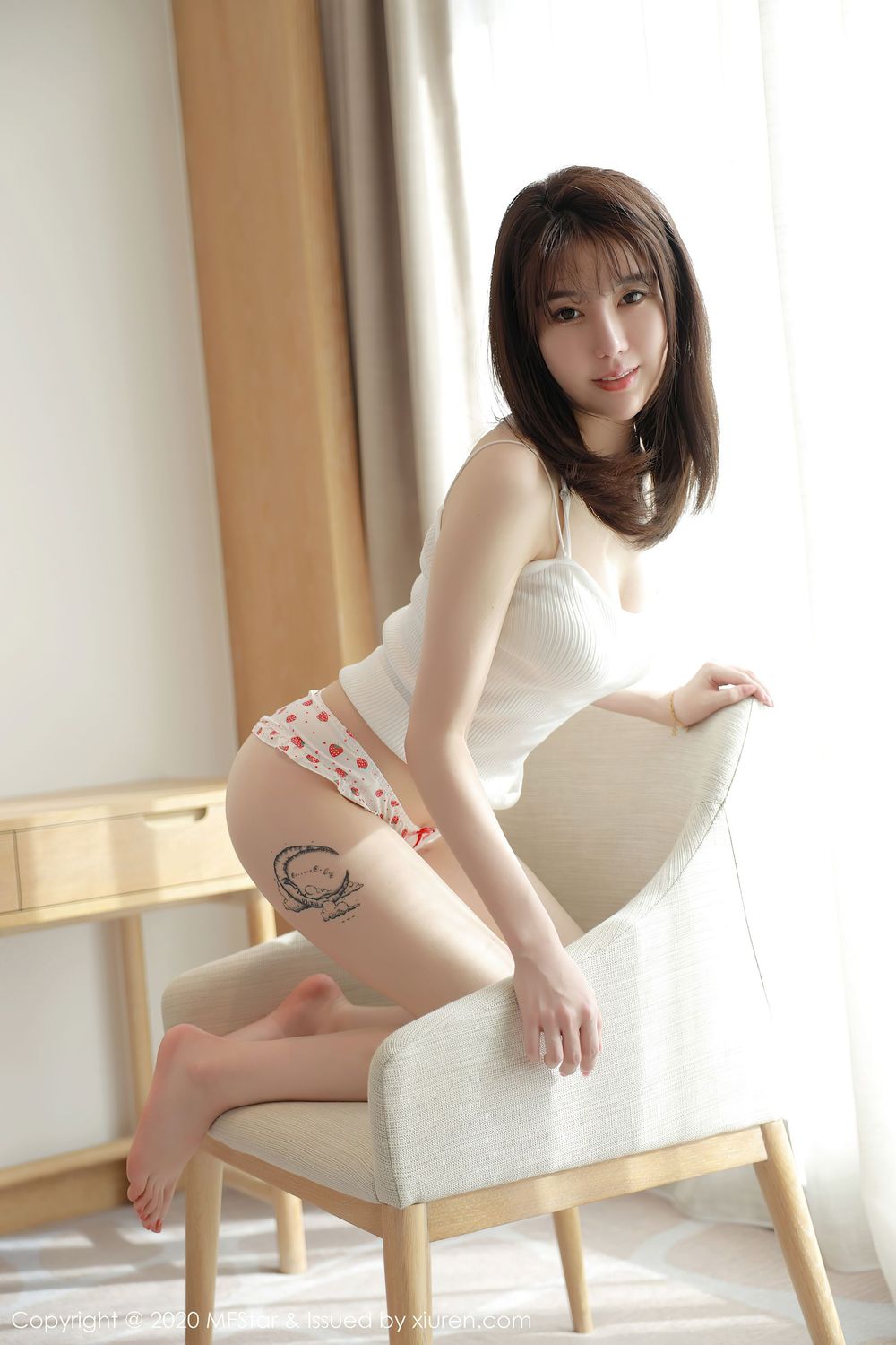 美女模特薛琪琪sandy - 吊带与草莓内衣系列四川旅拍