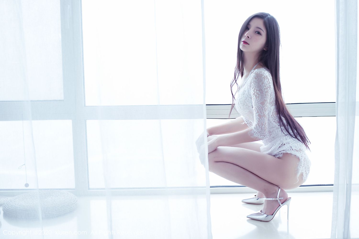 新晋嫩模小蛮腰lvy - 贴身镂空裙与紧身比基尼性感写真